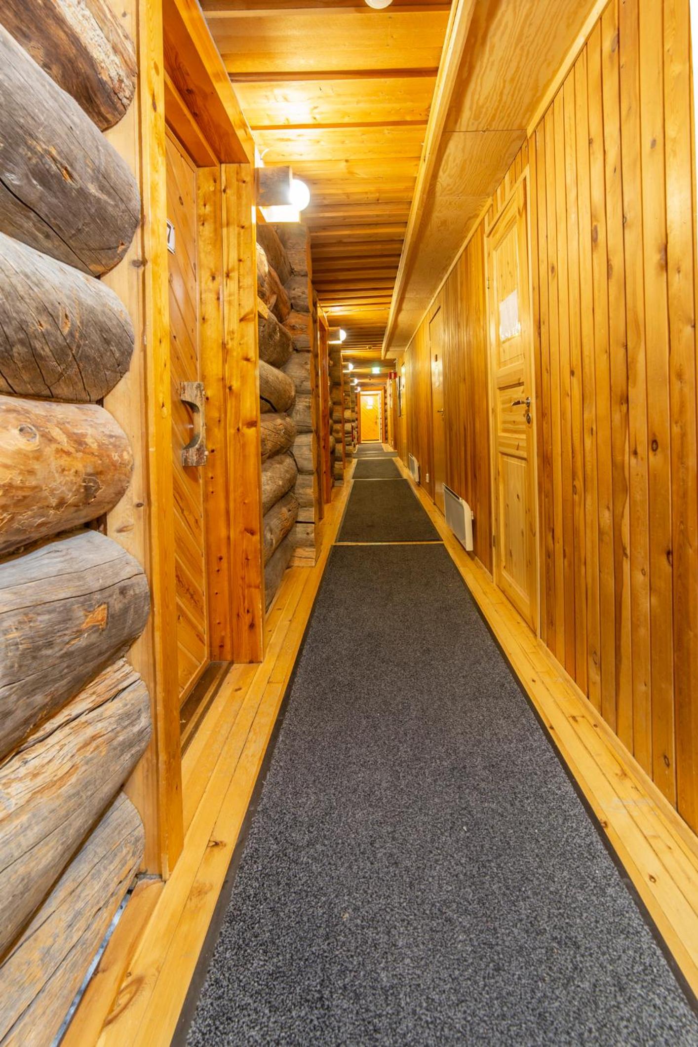 Kuukkeli Log Houses Porakka Inn