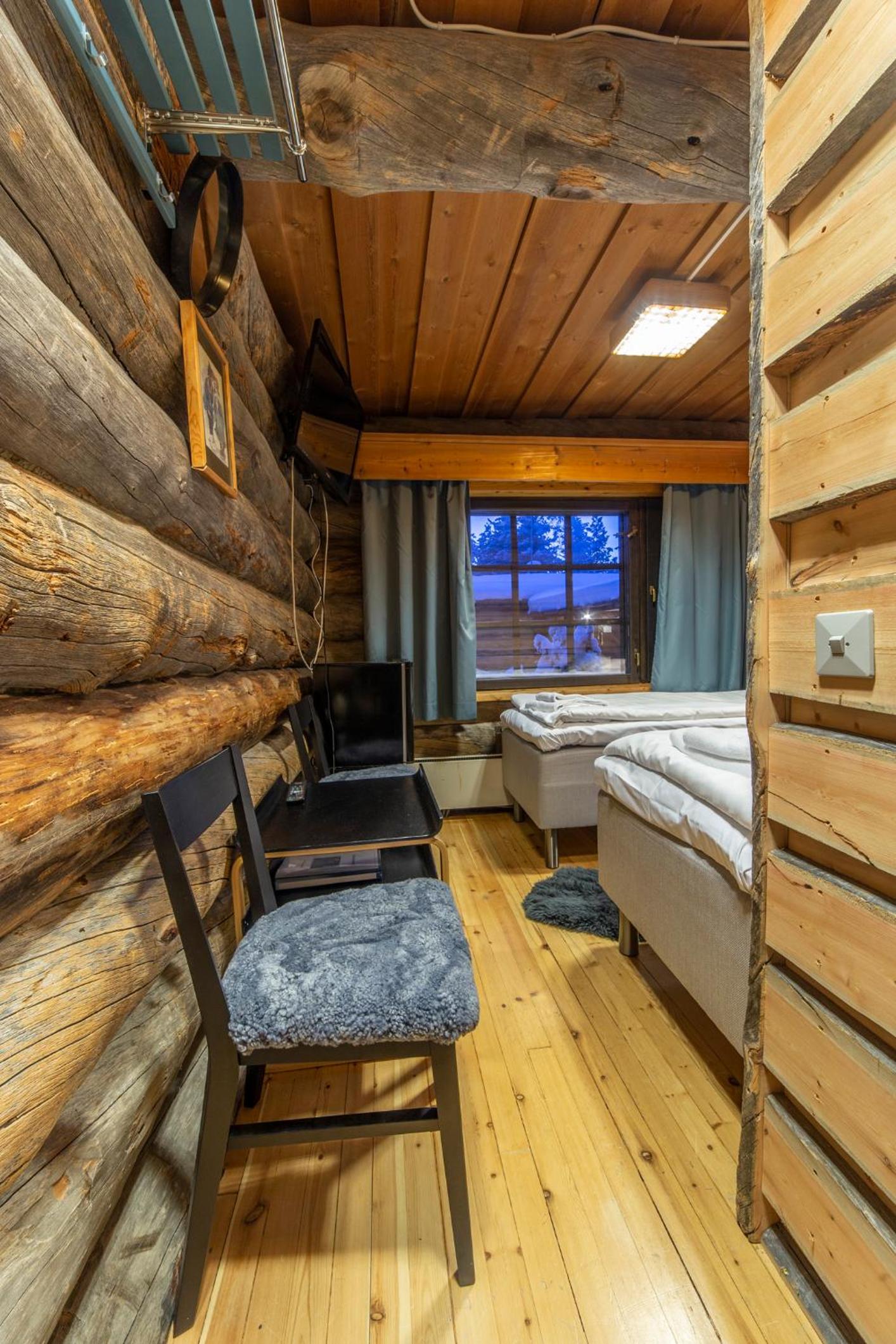 Kuukkeli Log Houses Porakka Inn