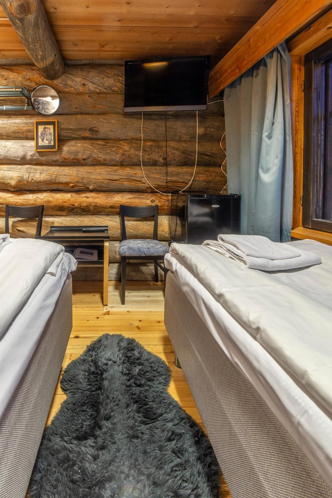 Kuukkeli Log Houses Porakka Inn