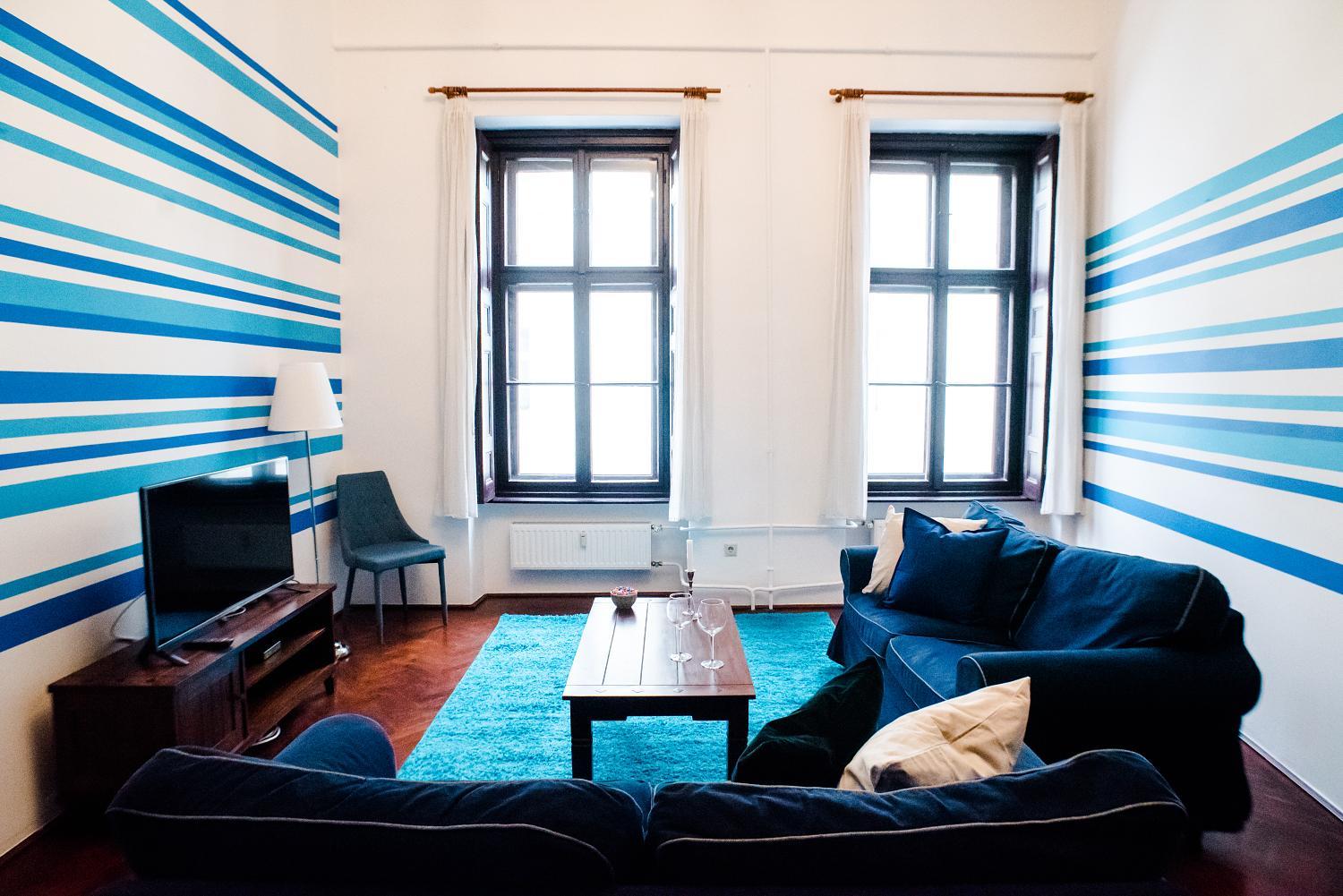 Indigo Apartment With Free Parking view 2
