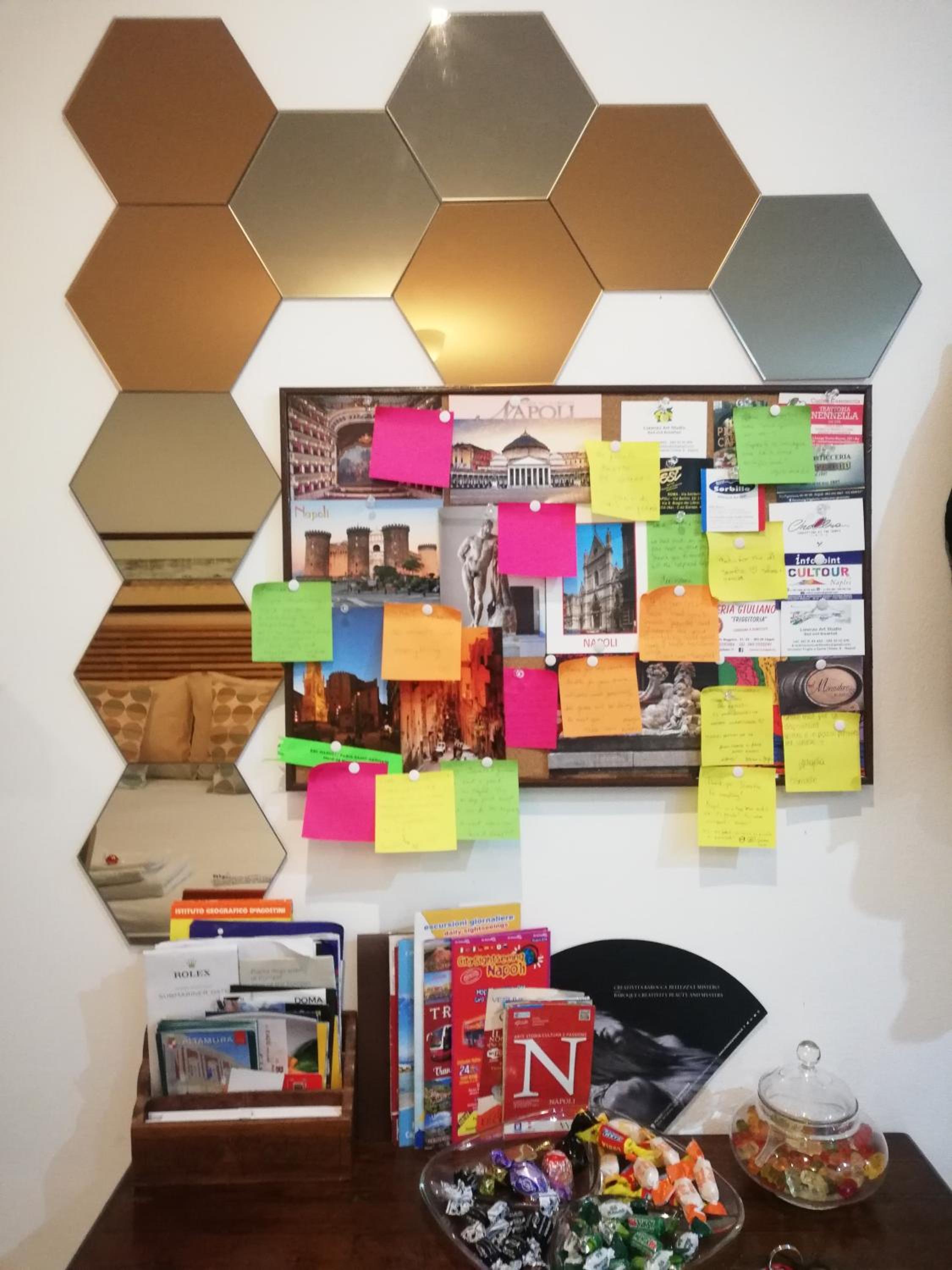 Lorenzo's Art Studio - SpaccaNapoli 2 minuti