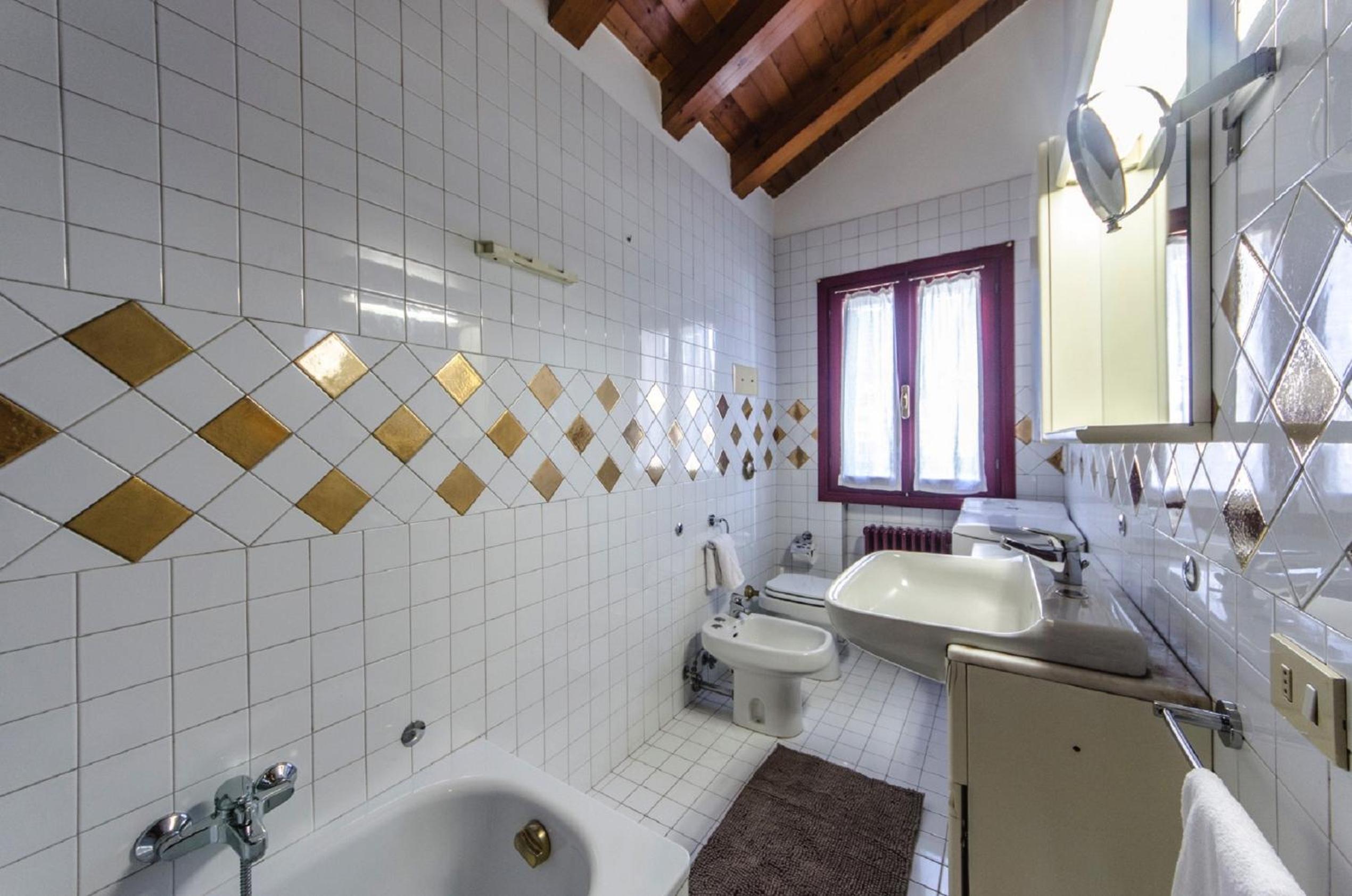 Novalesi Red House, photo 2