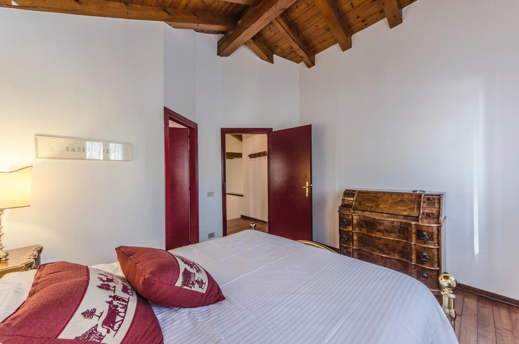 Novalesi Red House, photo 22