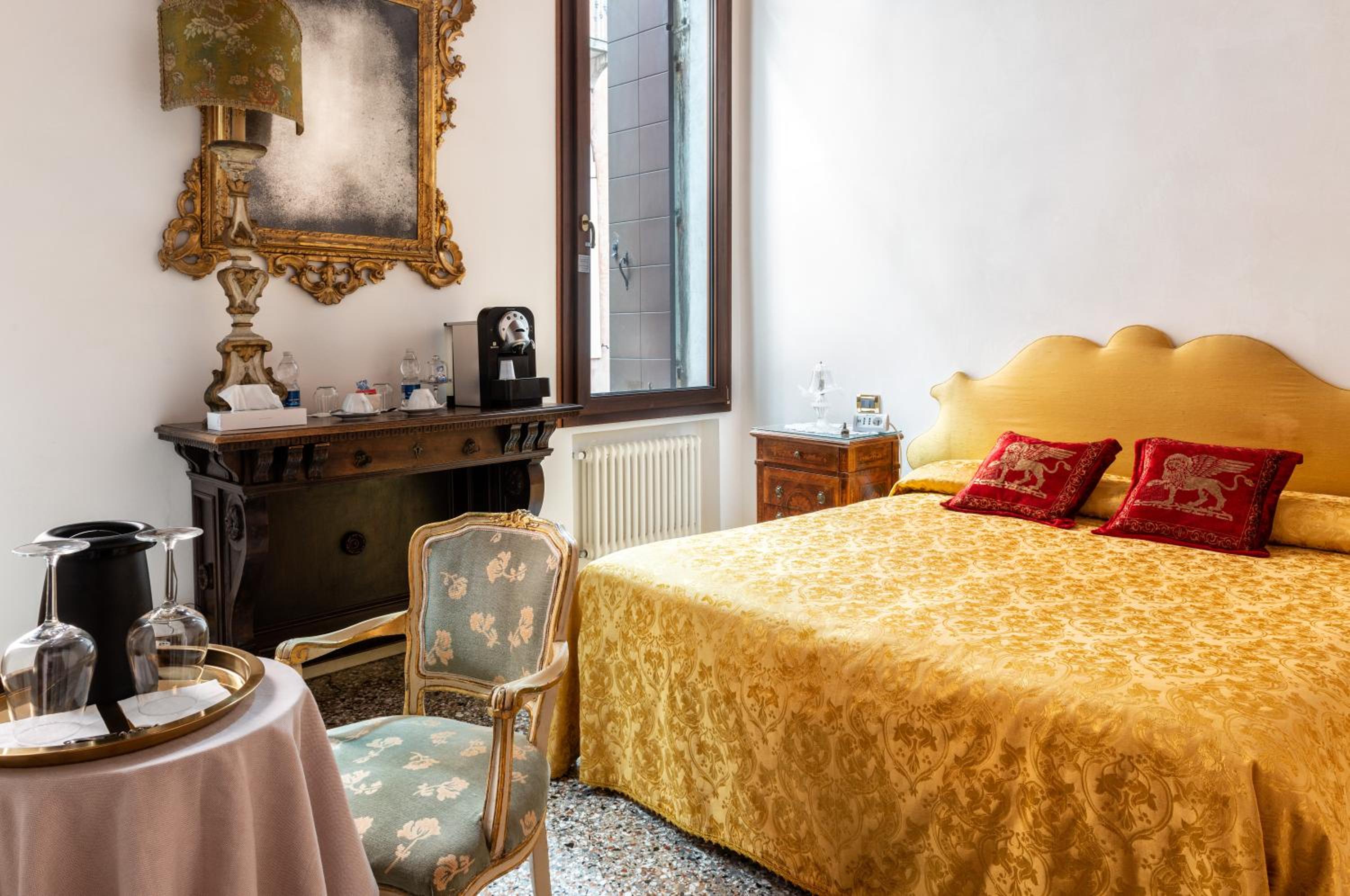 Luxury Venetian Rooms