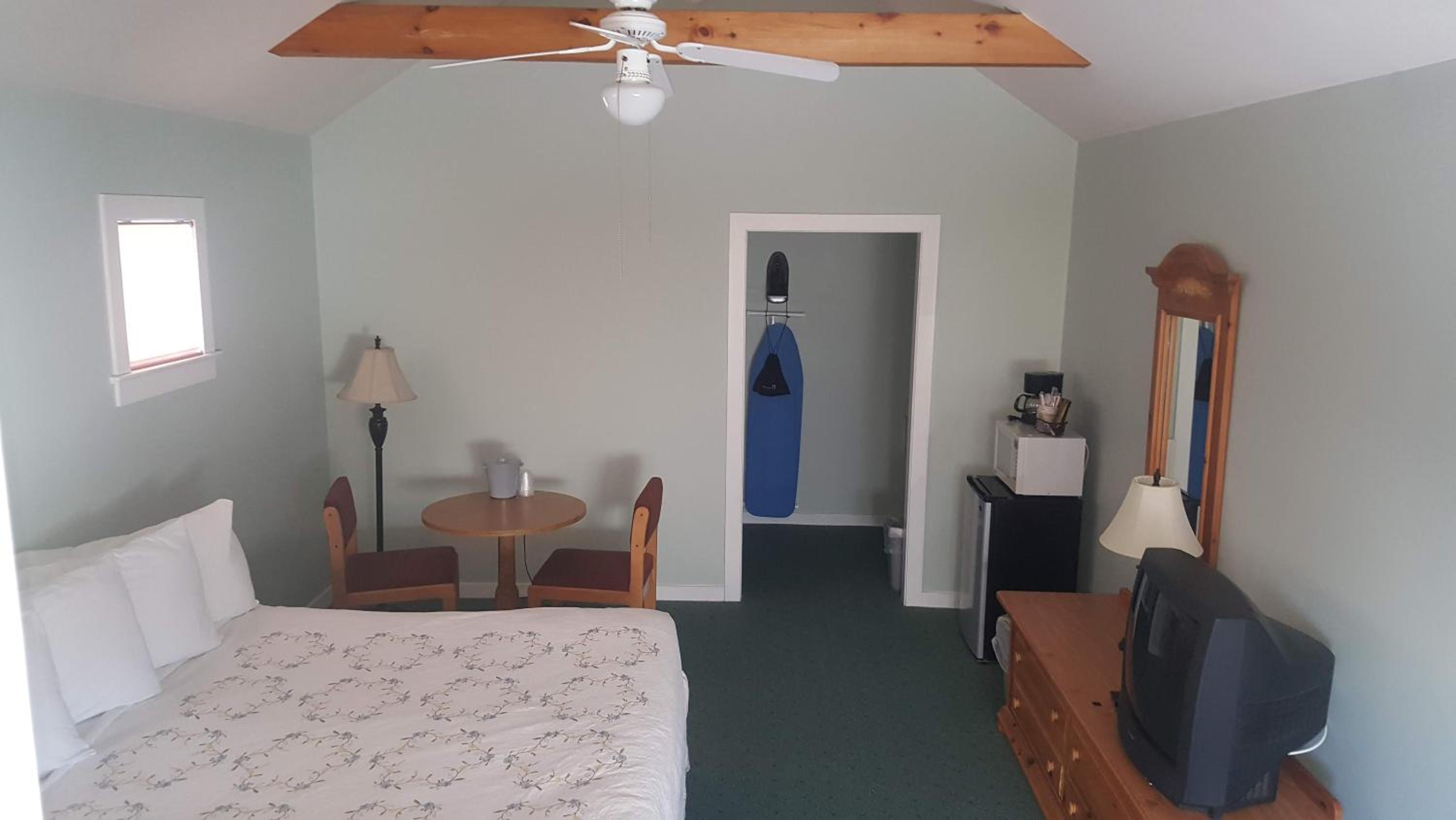 Spruce Lane Lodge and Cottages