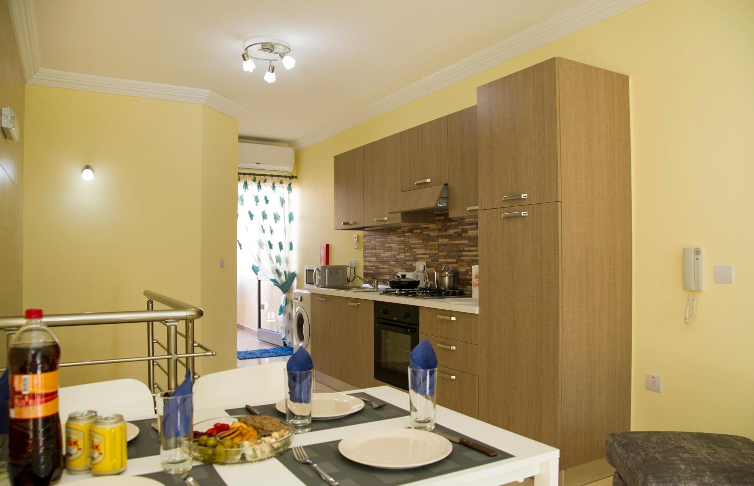 Sliema duplex 1 bedroom apartment with 2 bathrooms- Sleep 4 view 3