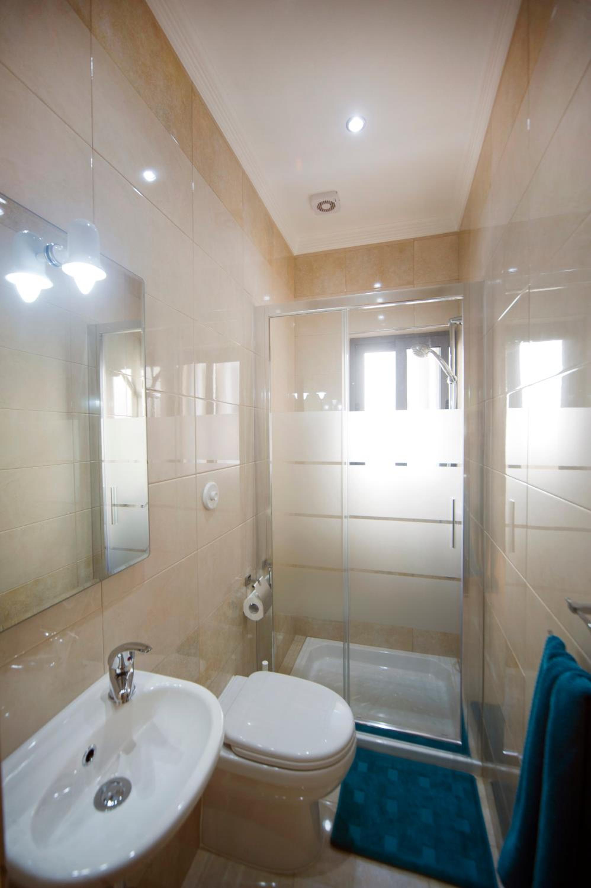 Sliema duplex 1 bedroom apartment with 2 bathrooms- Sleep 4 view 5