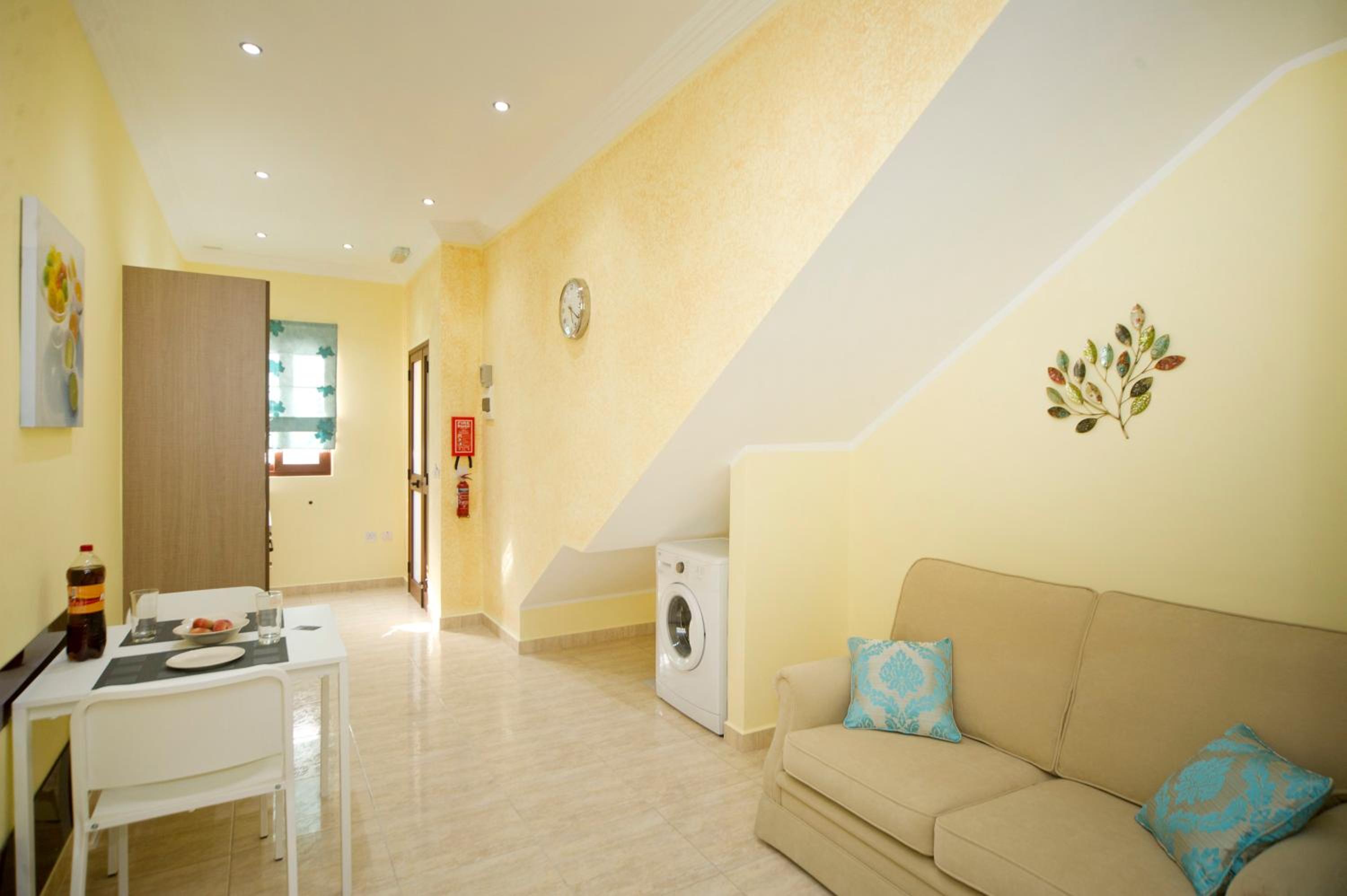 Sliema duplex 1 bedroom apartment - Sleeps 4 view 5