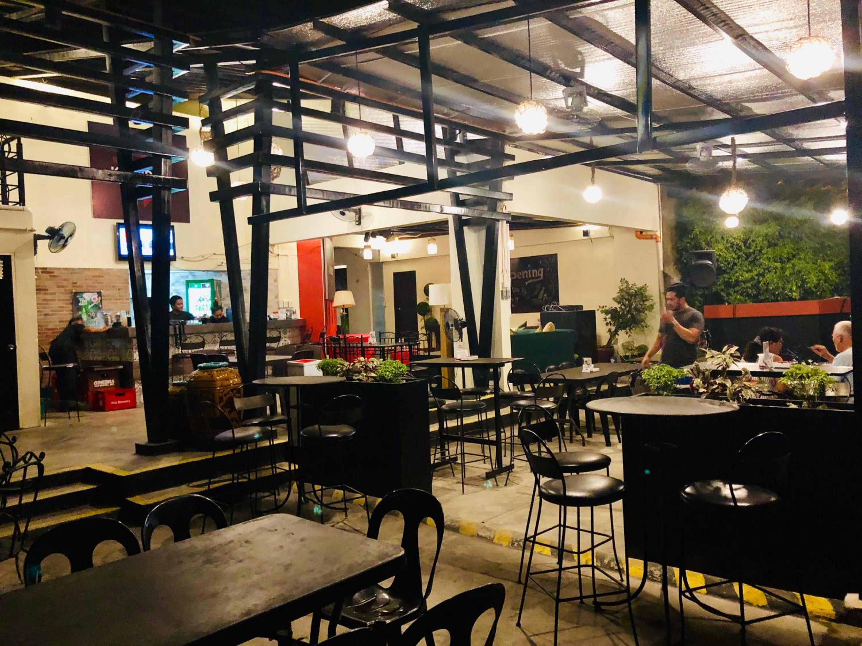 Hometown Hotel - Lacson Bacolod