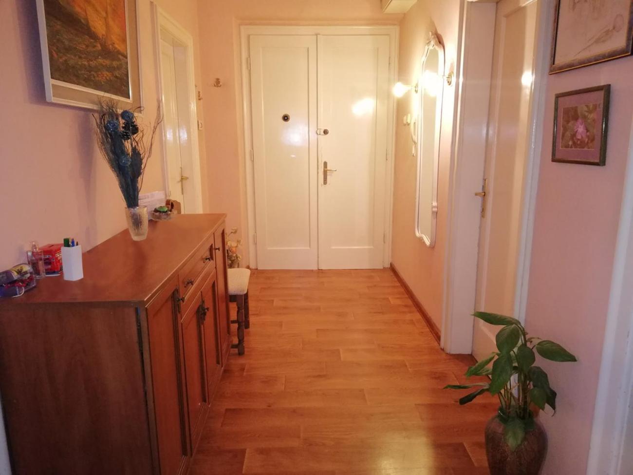 Apartment Mahonia Split view 5