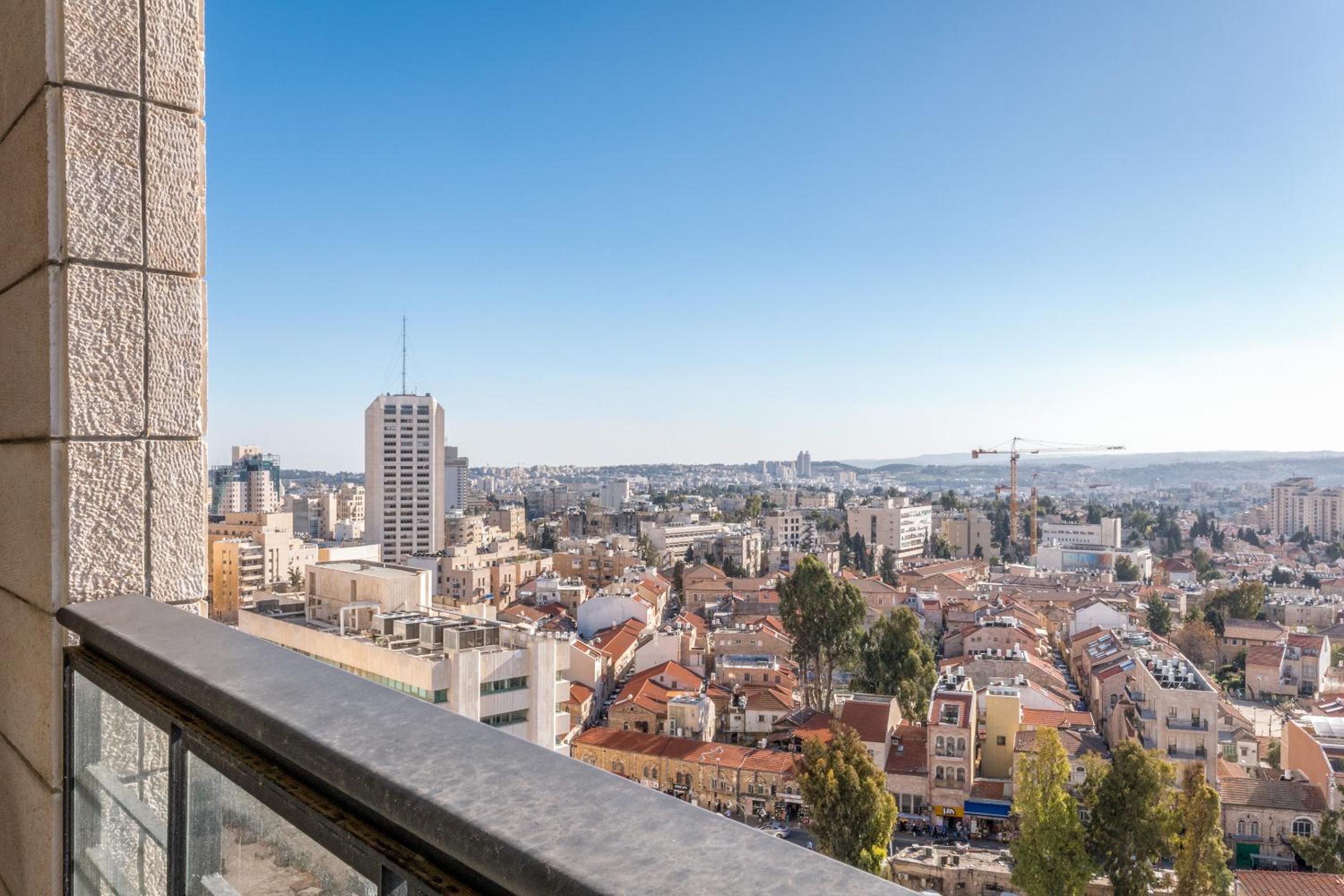 J Tower - Fantastic View - Top Location - Private parking view 4