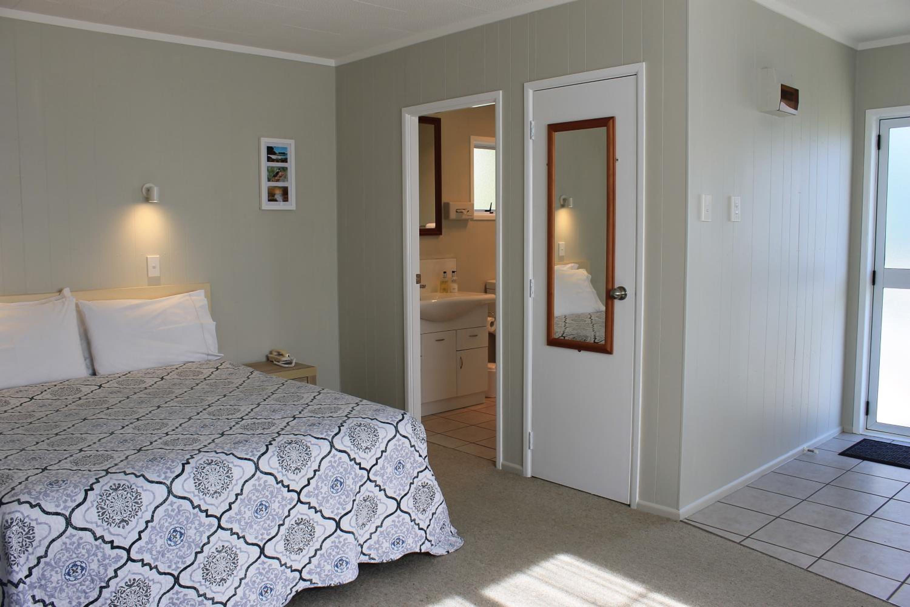 Ash Grove Boutique Motel view 4