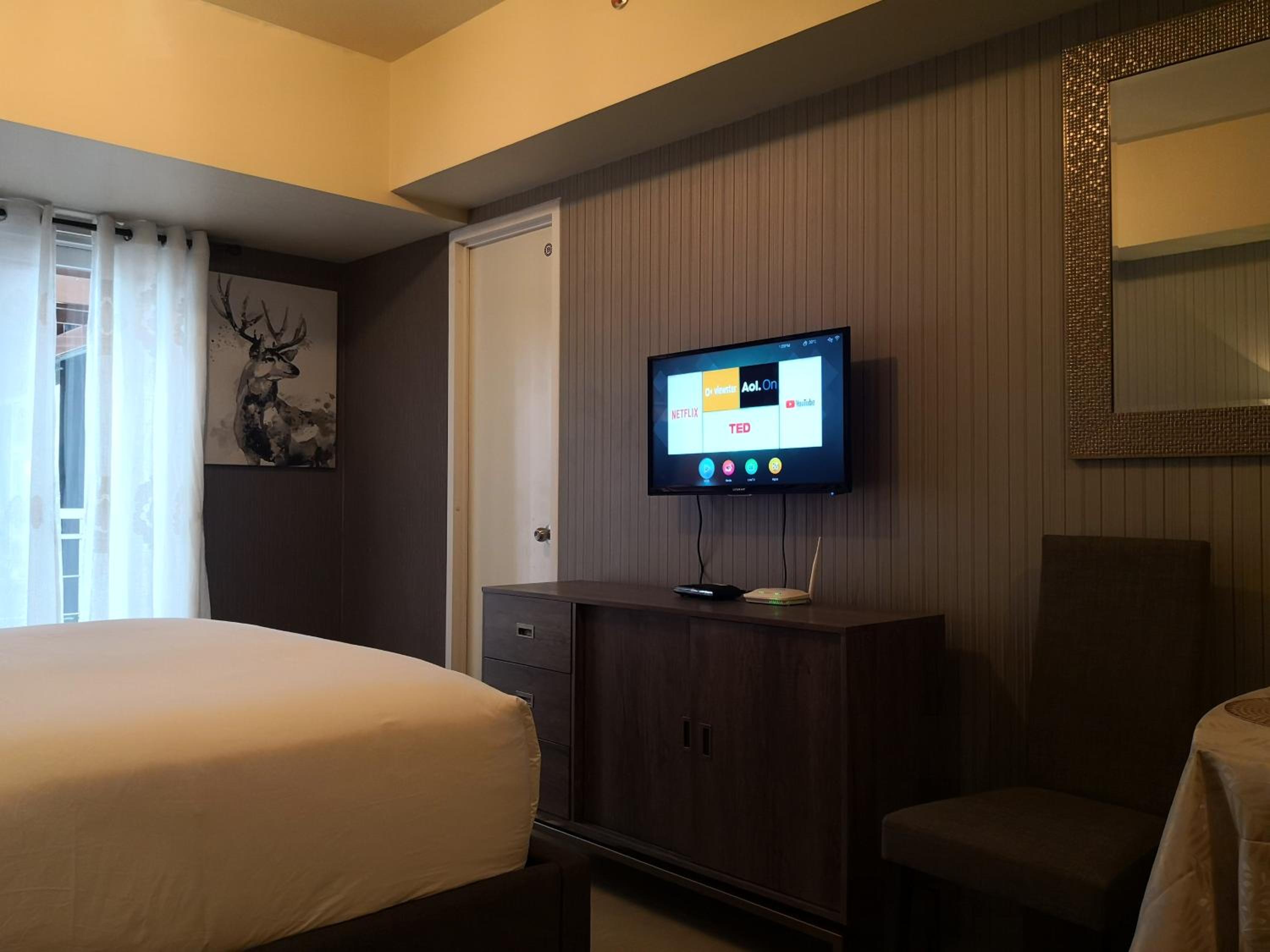 Centrio Tower Beside Ayala Studio Unit with Balcony 23 view 5