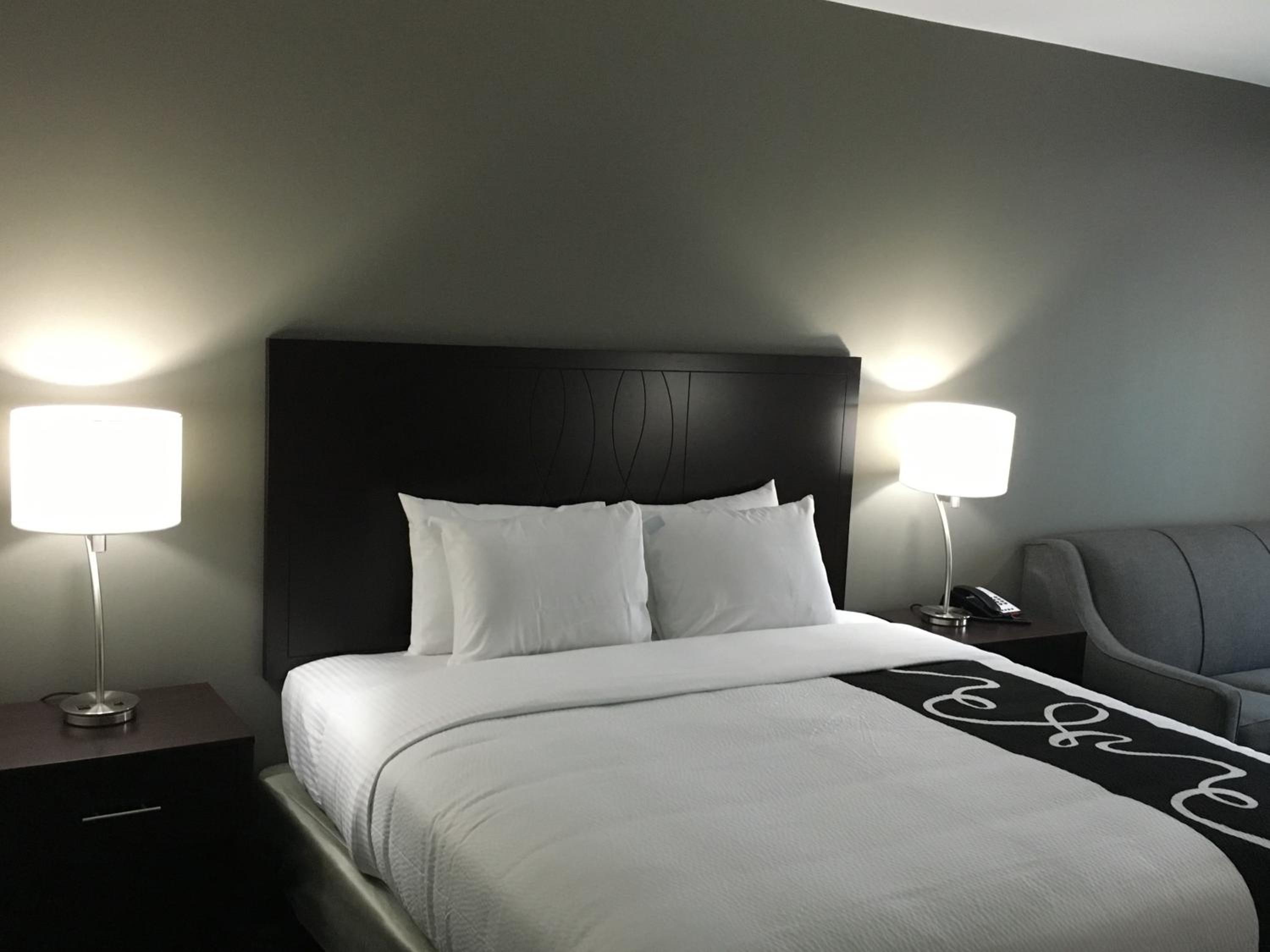 Catoosa Inn & Suites