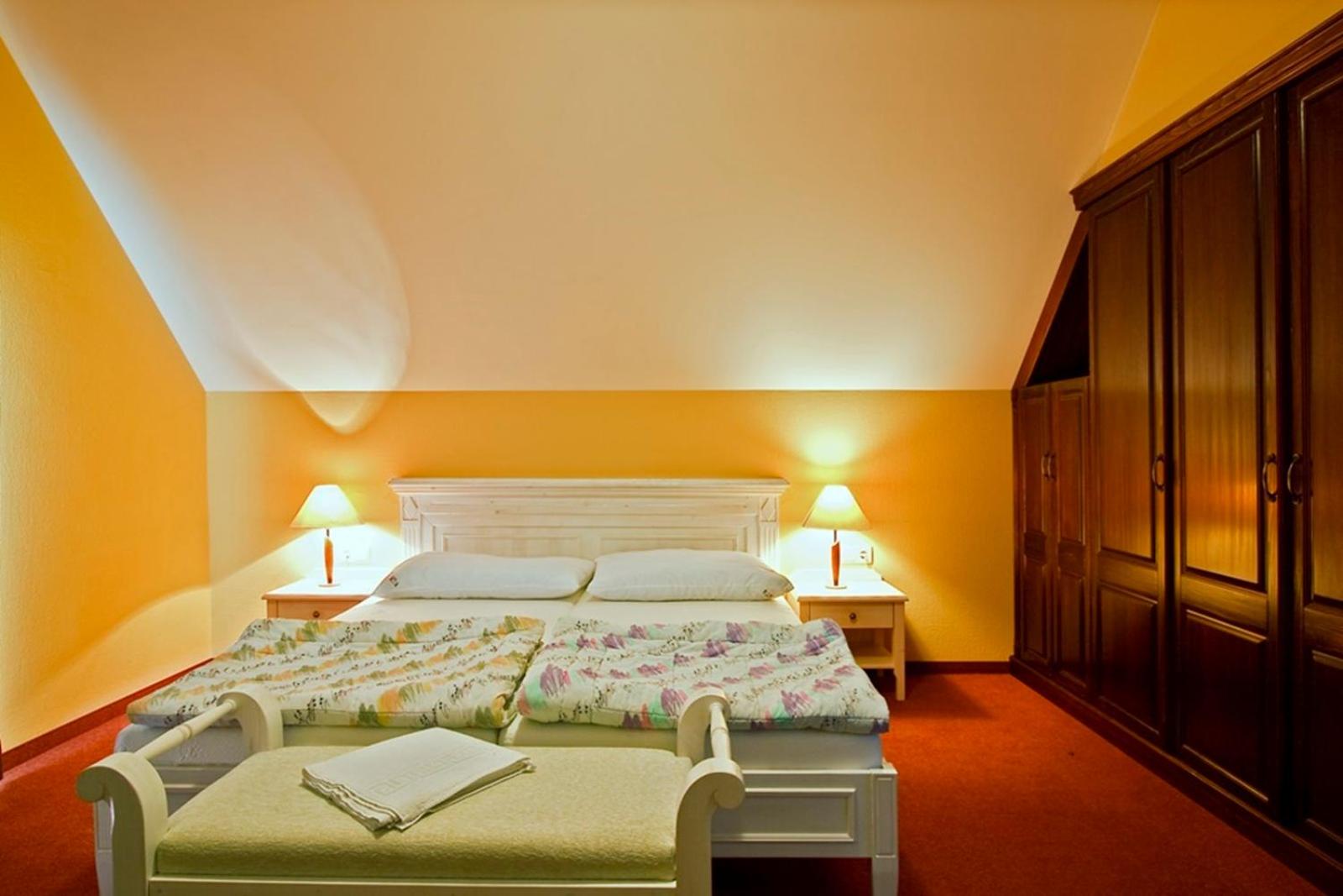 Tó apartmanházak