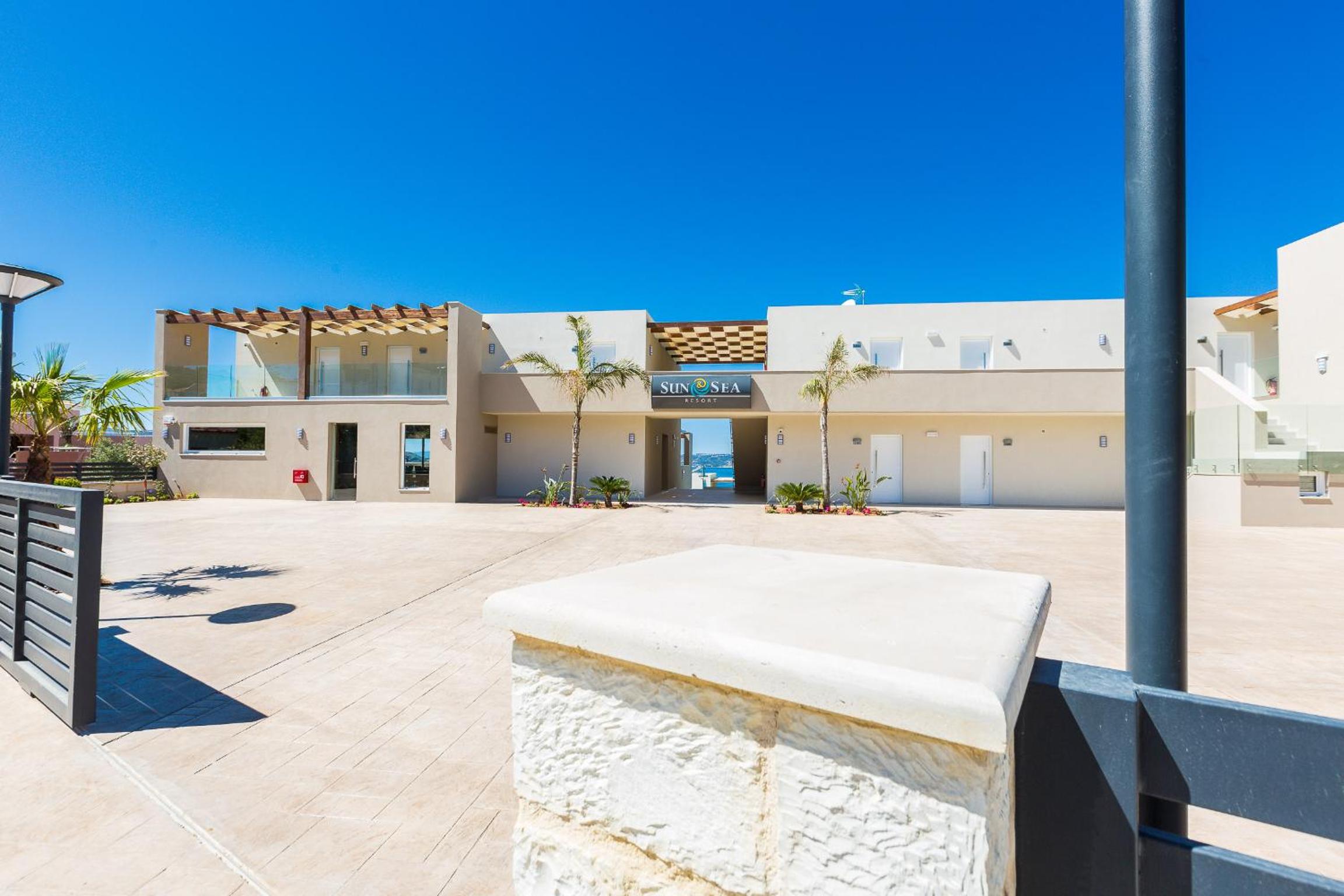 Hotel Sun and Sea Plus Resort - Image 1