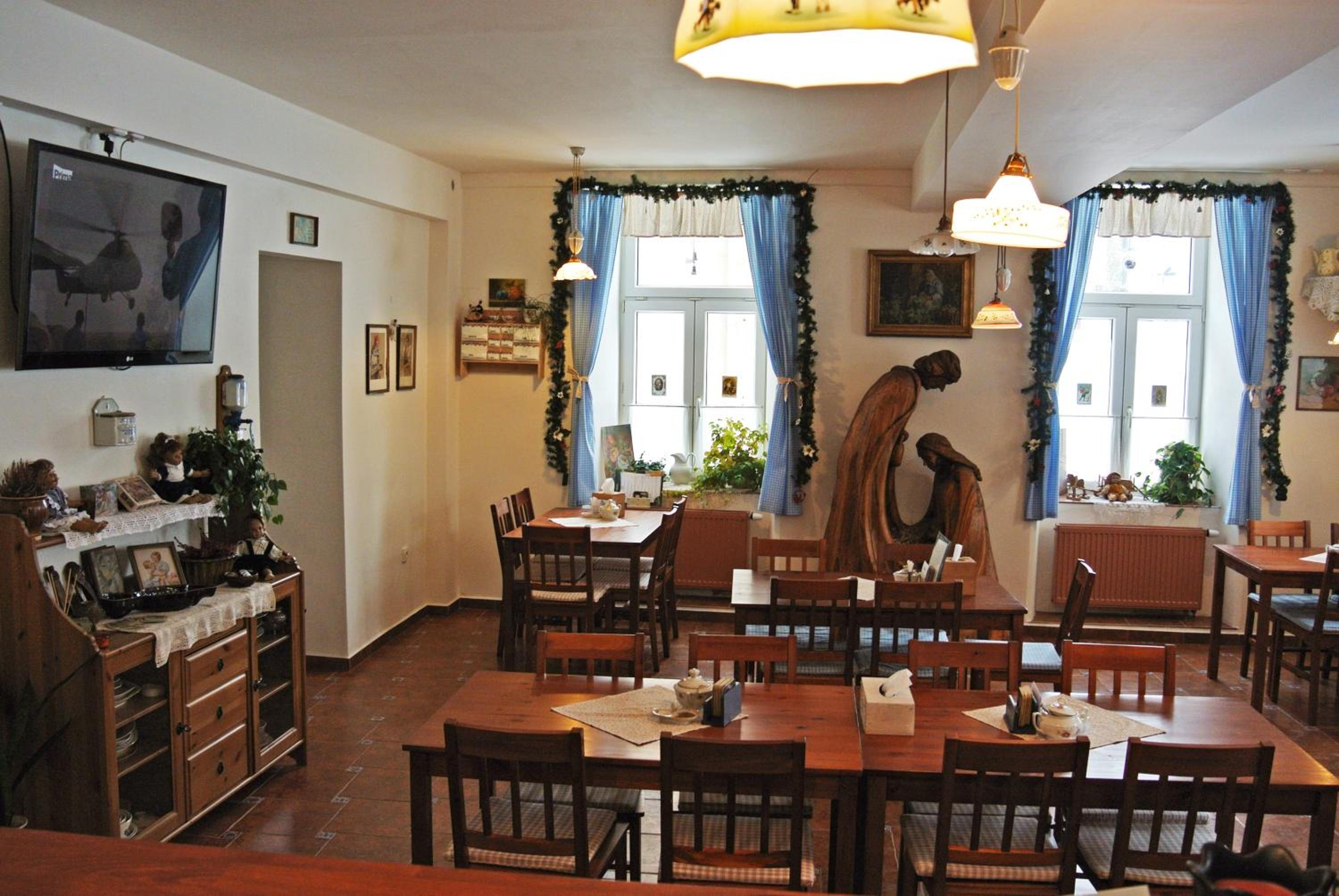 Restaurace a penzion Ubrousku prostři se