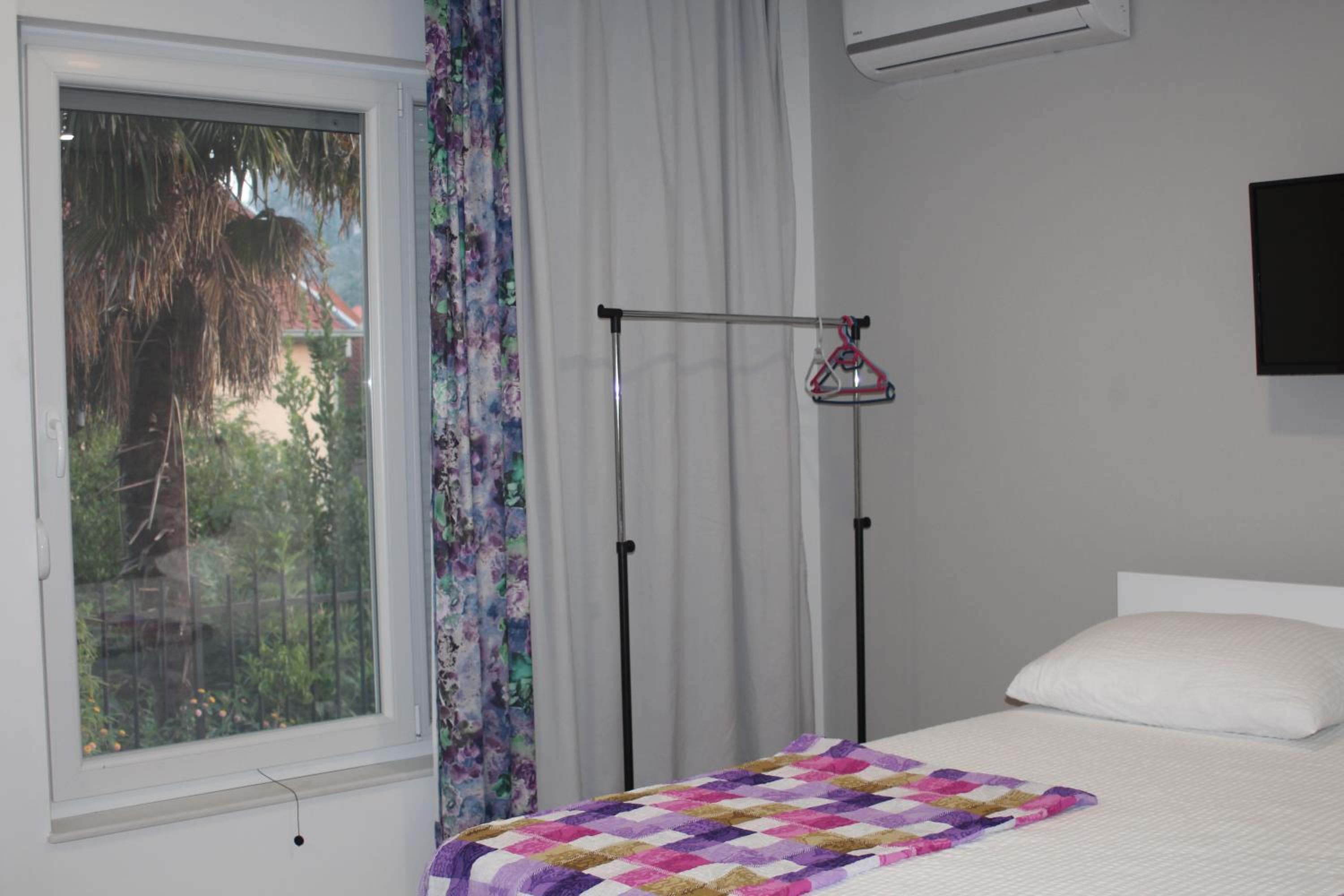 Villa Flower with Free Onsite Parking view 3