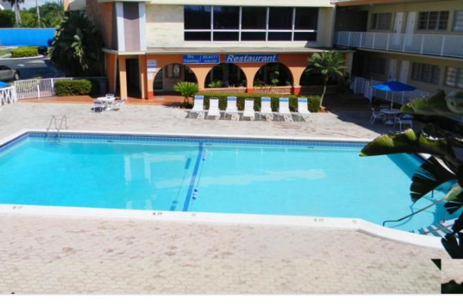 Hallandale Studio with pool