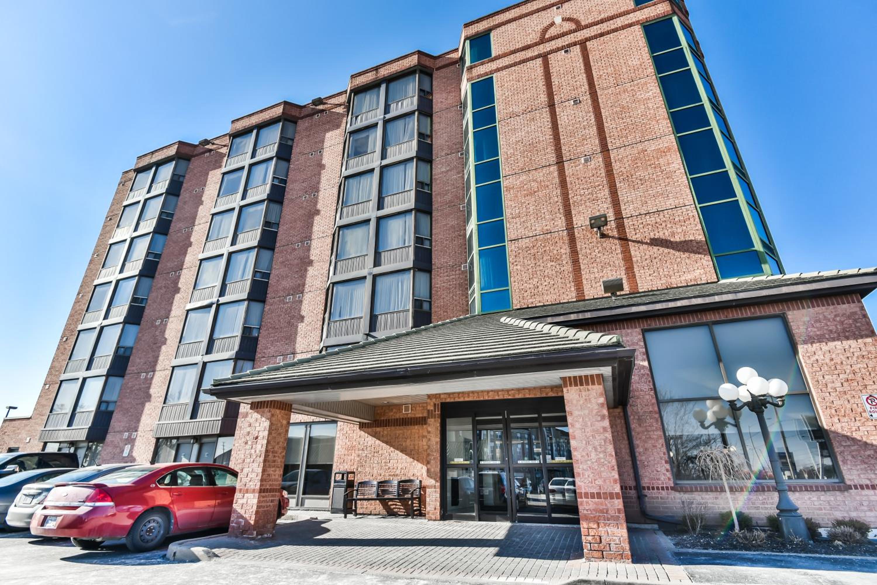 Cambridge Vacations - Best Western Plus Cambridge Hotel - Property Image 4