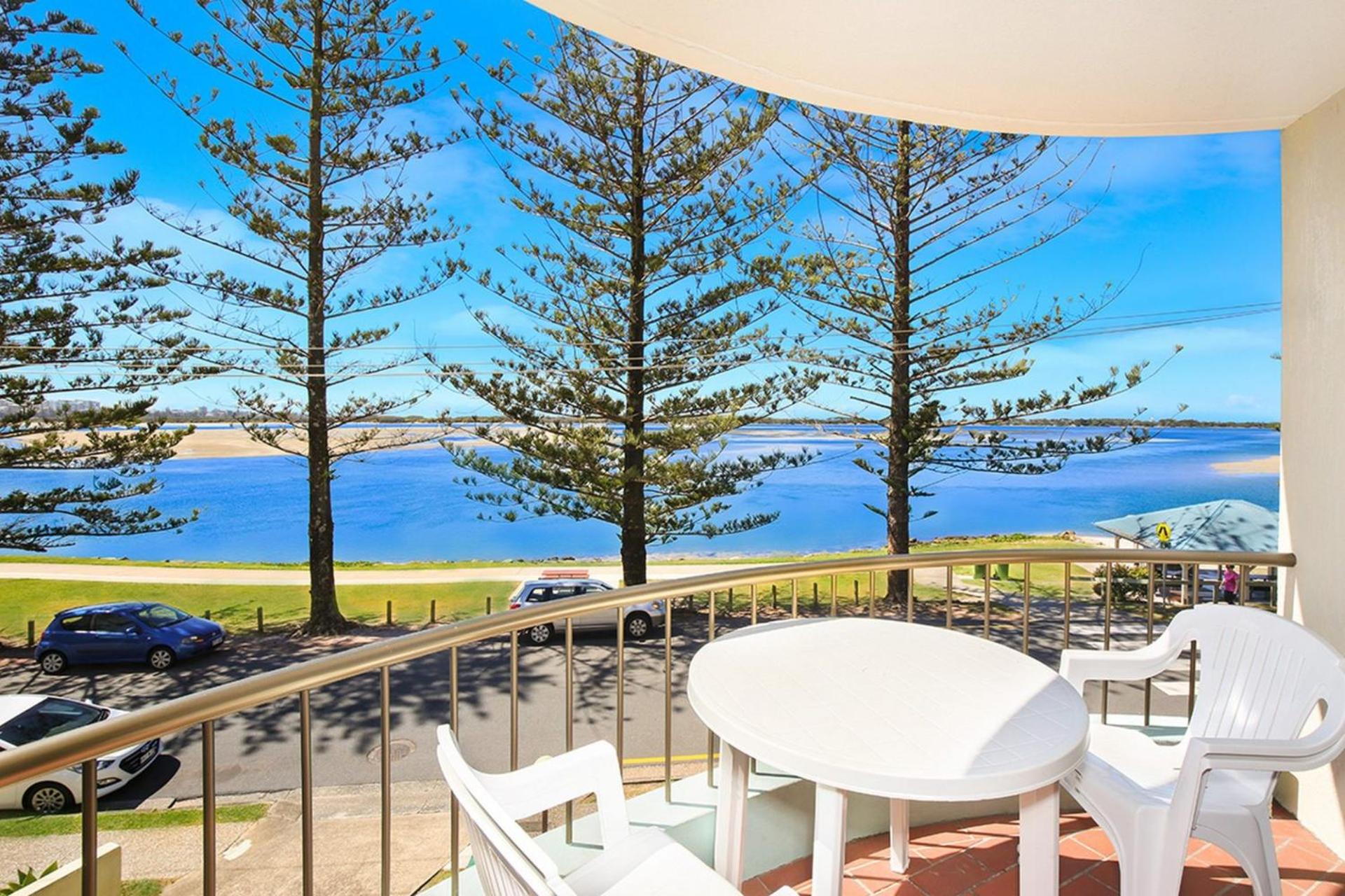 Eastbourne U4 80 Esplanade Golden Beach view 4