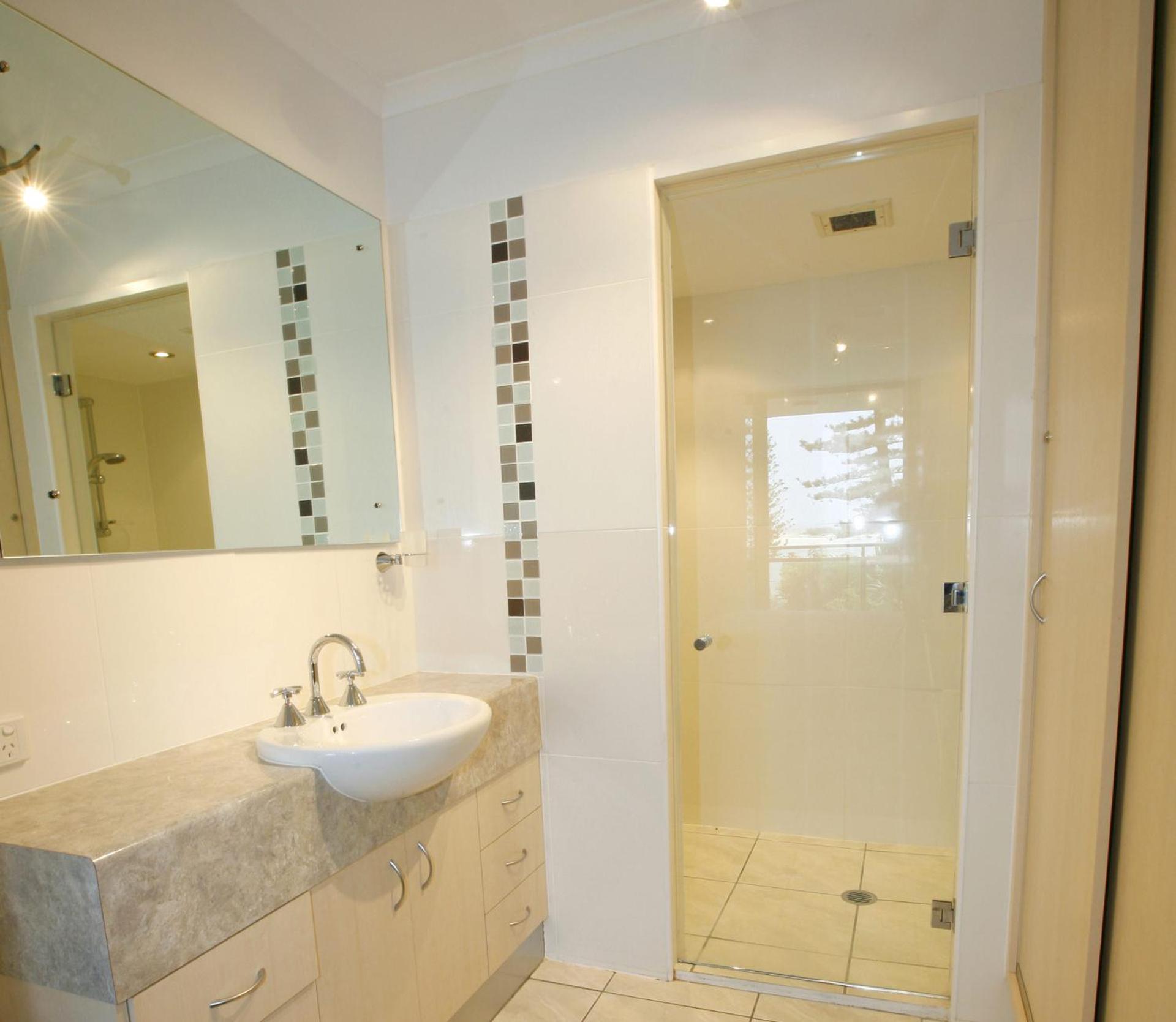 Caloundra Vacations - Allamanda U2 Awesome Location - Property Image 4