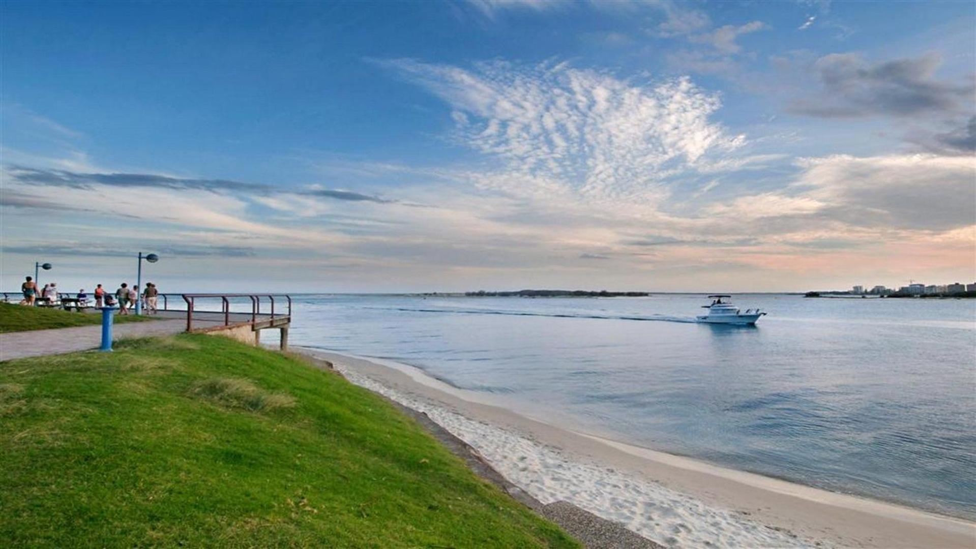 Caloundra Vacations - Allamanda U2 Awesome Location - Property Image 6