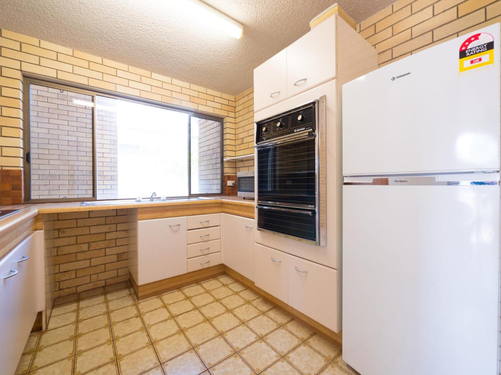 Caloundra Vacations - Golden Shores Unit 3 21 Landsborough Parade - Property Image 3