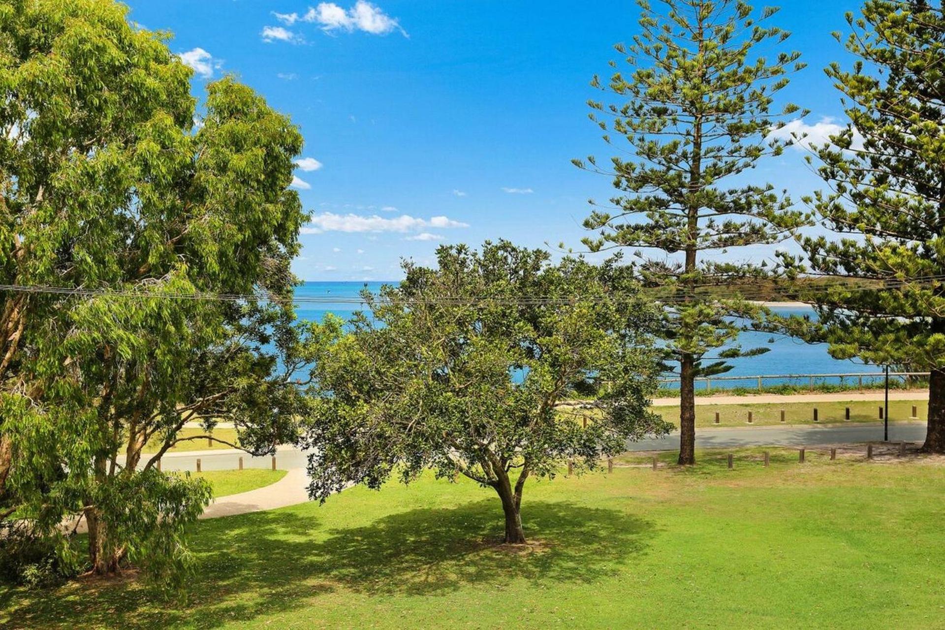 Caloundra Vacations - Golden Shores Unit 3 21 Landsborough Parade - Property Image 4