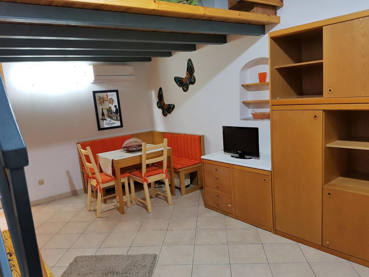 Lina's 1st Floor photo 3