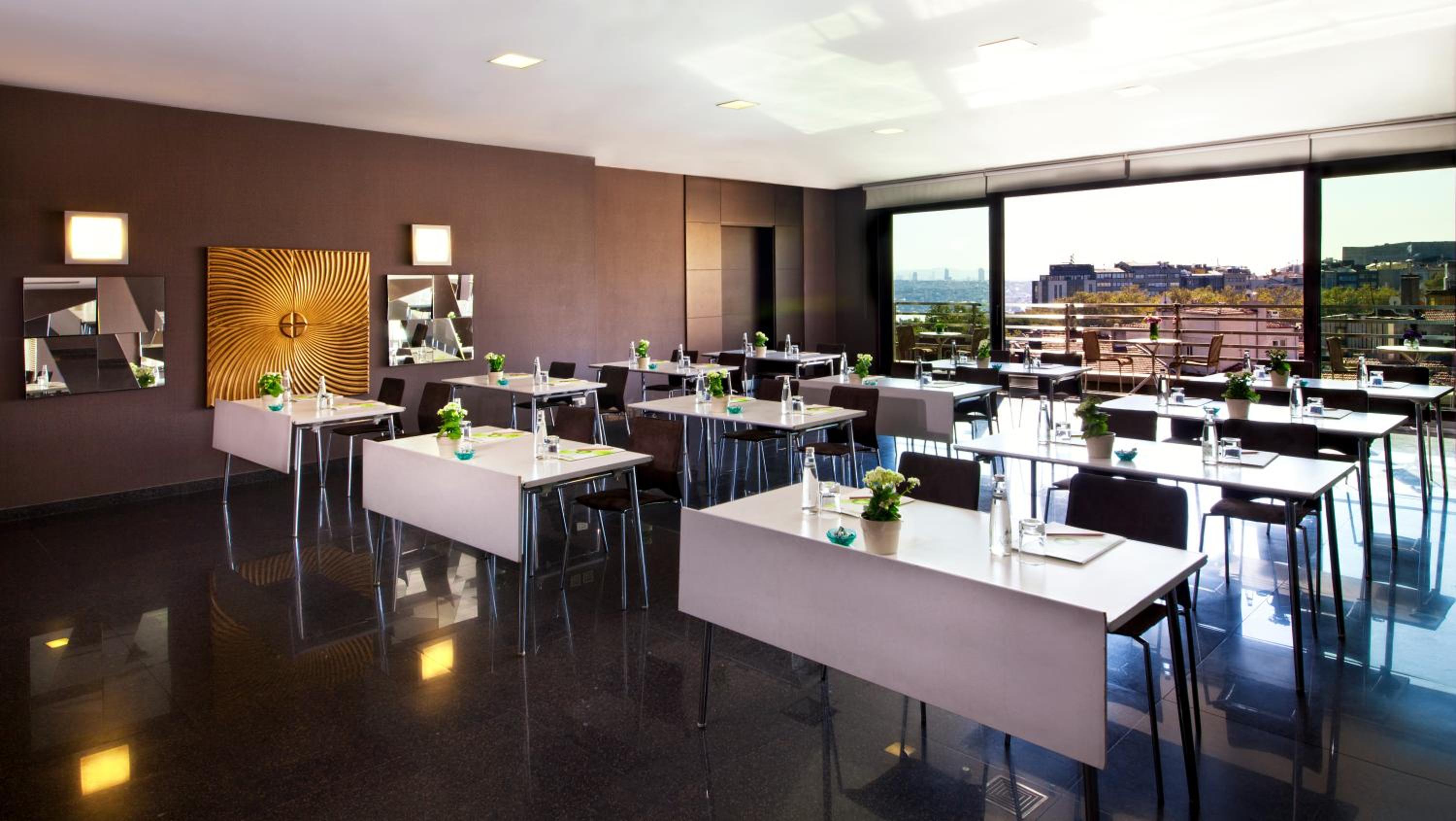 Point Hotel Taksim - Image 8