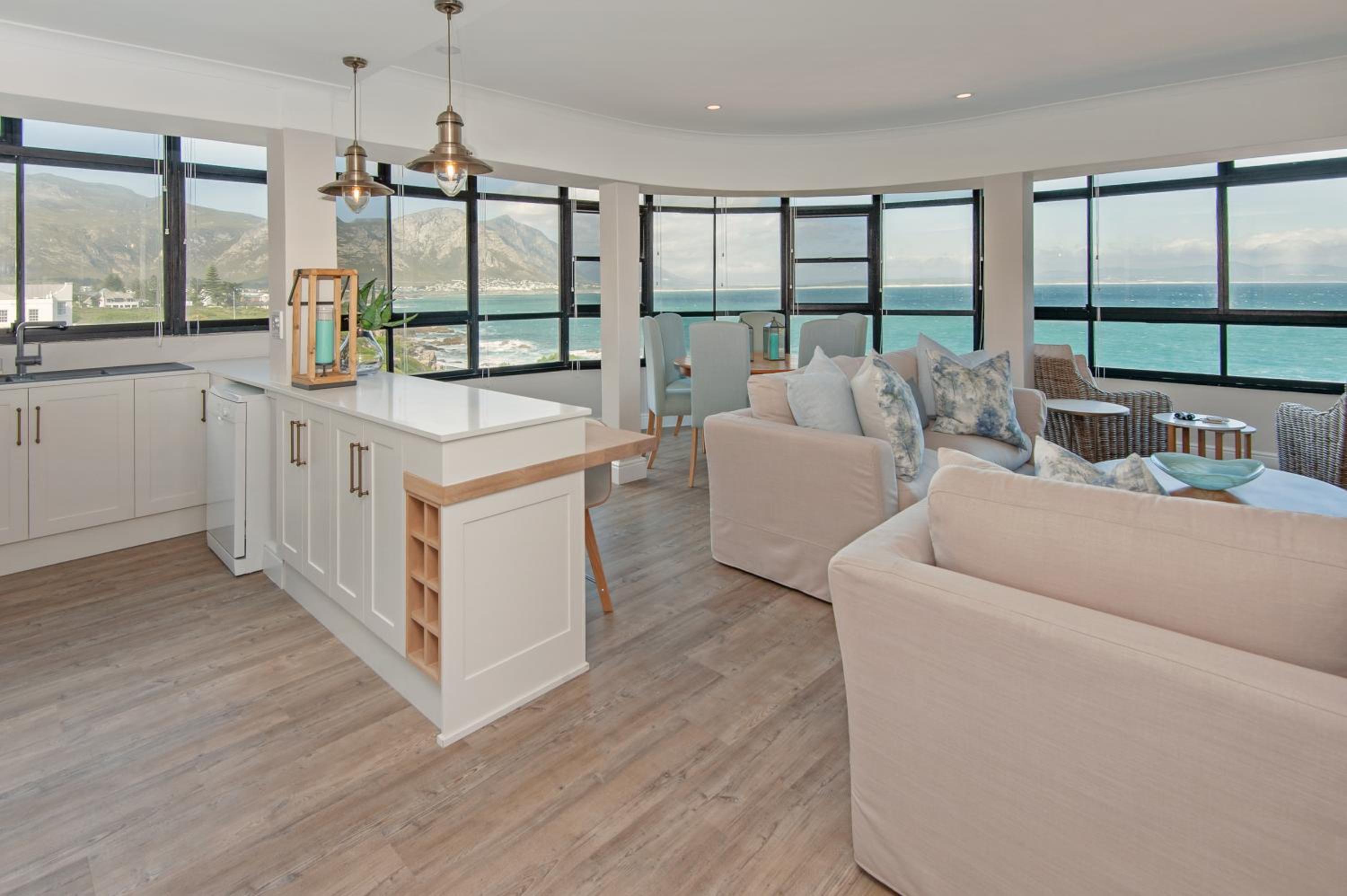 The Sun, Whales & Waves - Seafront Apartment view 3