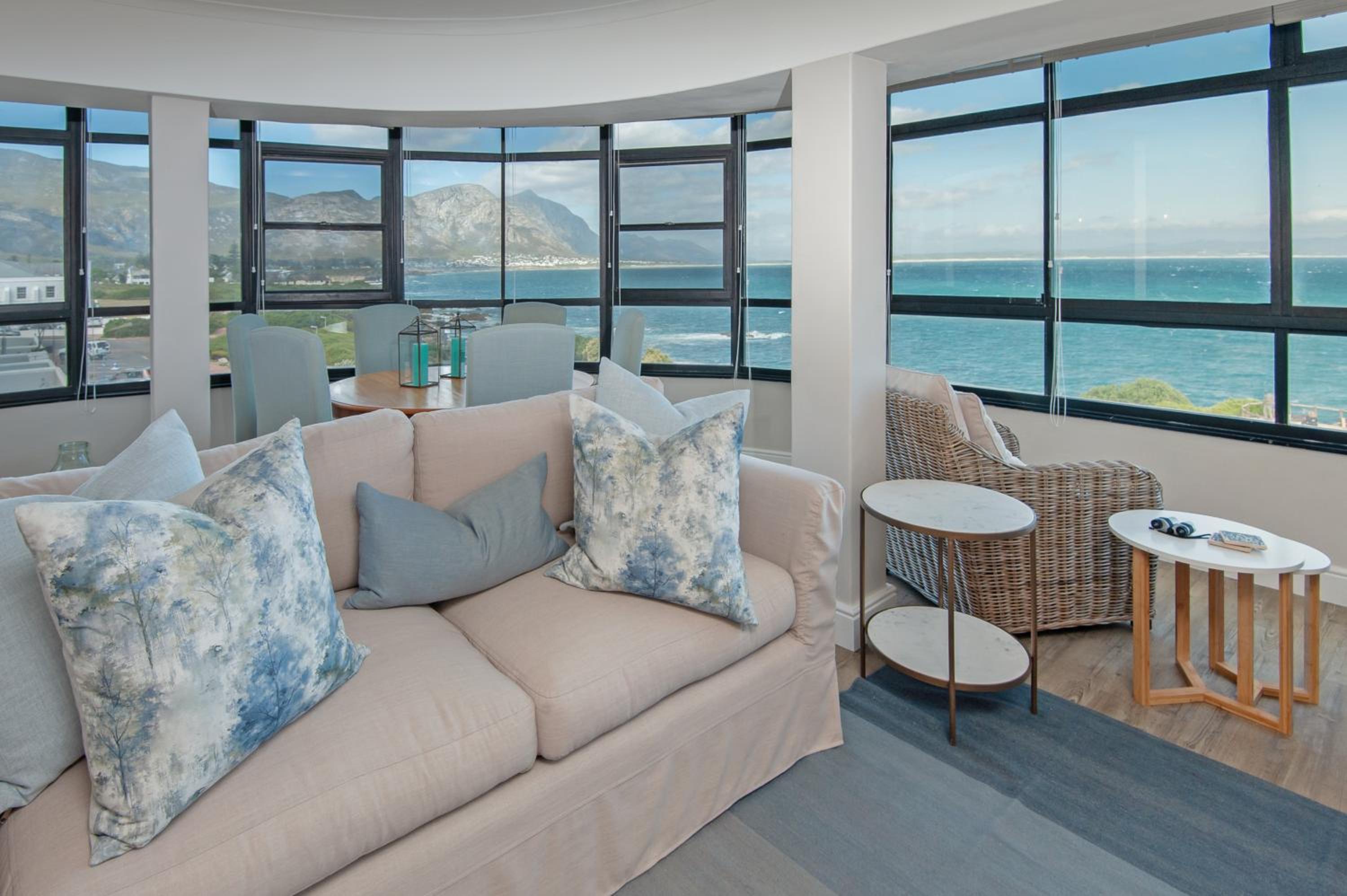 The Sun, Whales & Waves - Seafront Apartment view 2