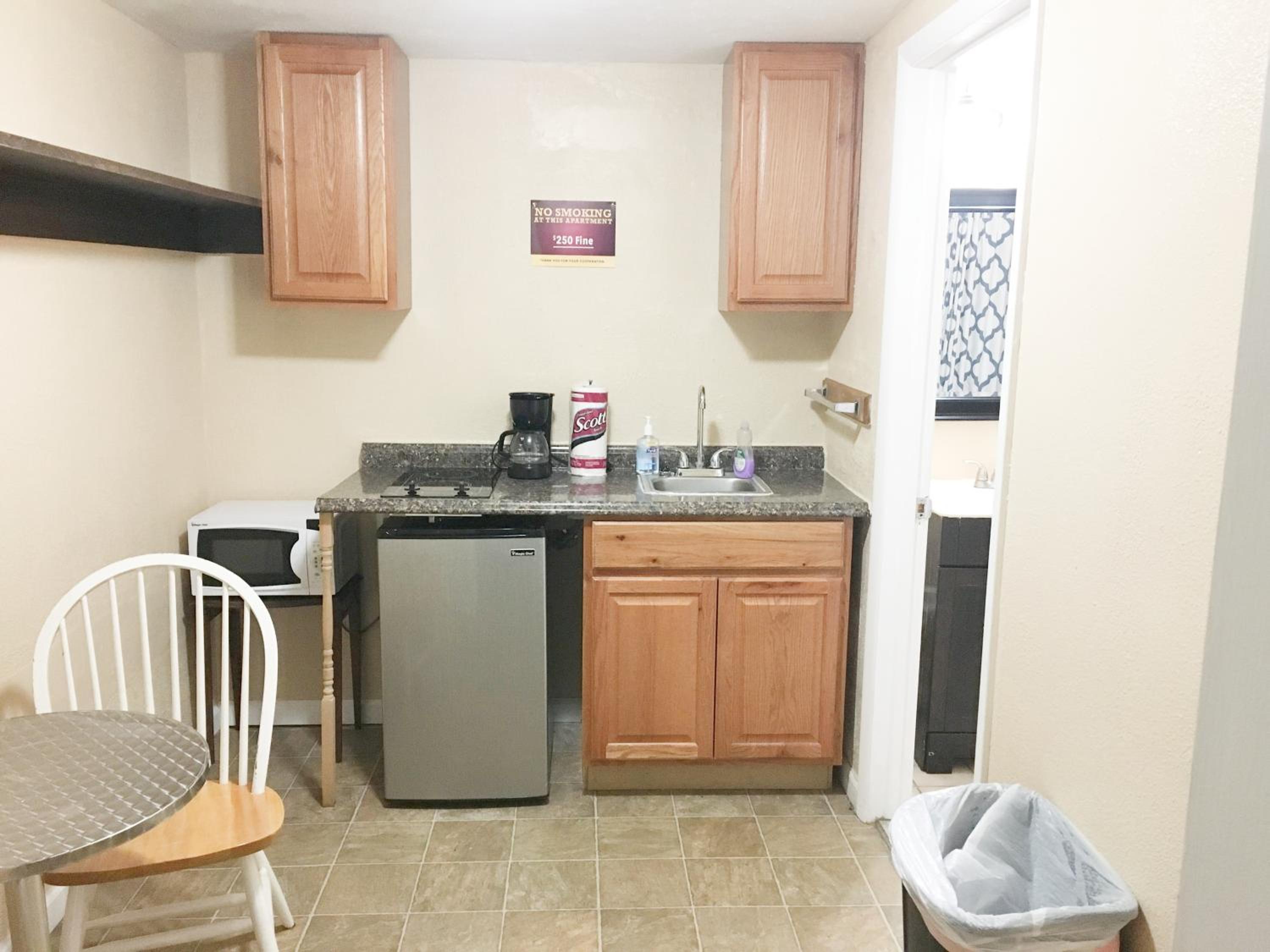 Winchester Vacations - ANS INN  SUITES - Property Image 6
