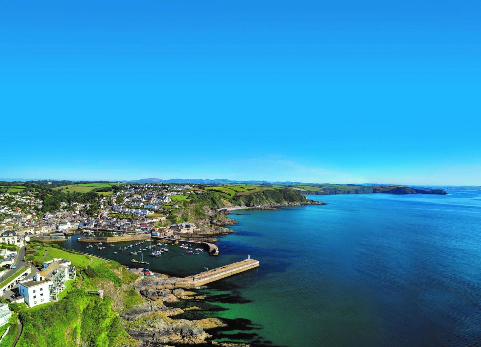 Marine Point, panoramic stunning sea views - balcony & parking view 2