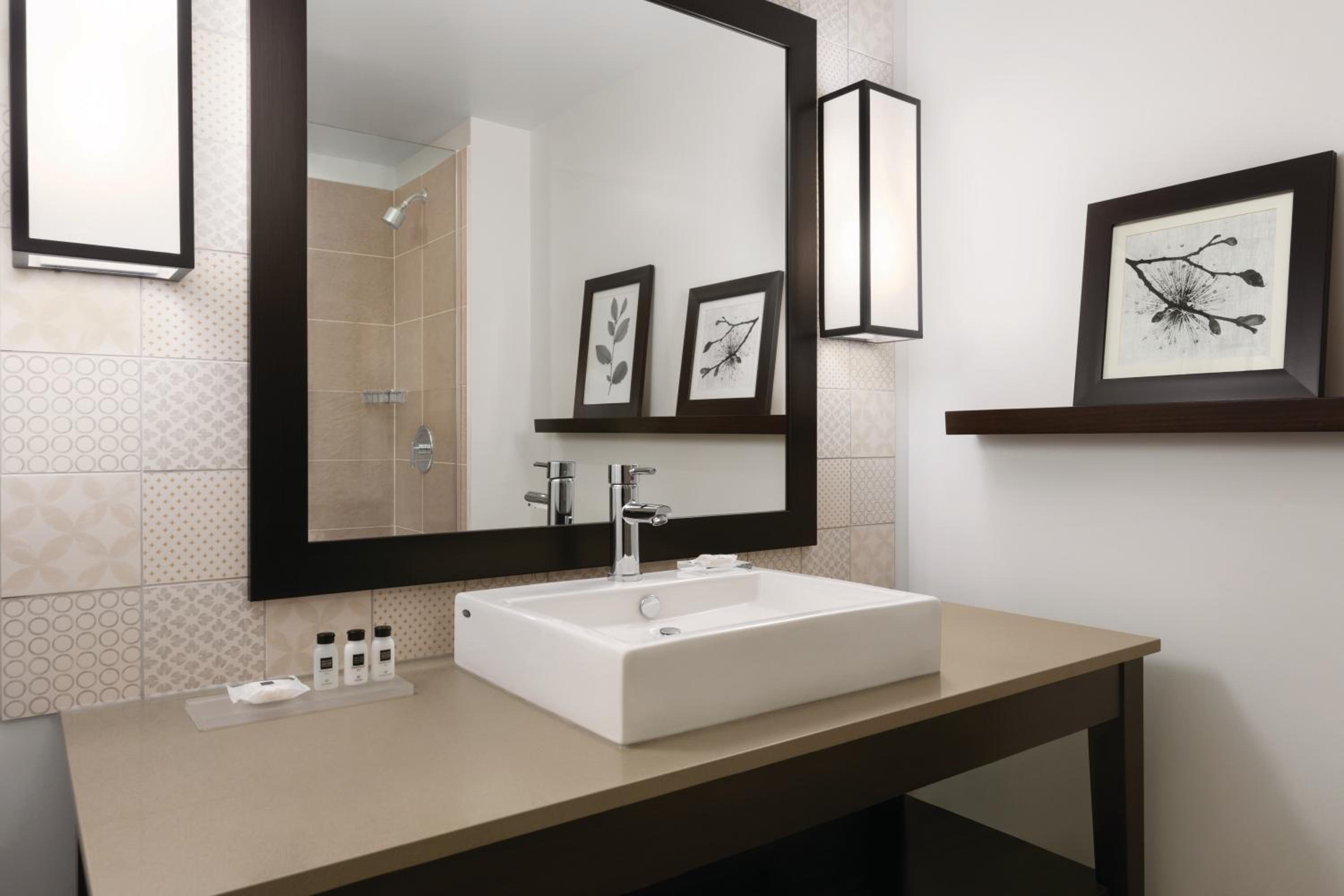 Belleville Vacations - Country Inn  Suites by Radisson, Belleville, ON - Property Image 15