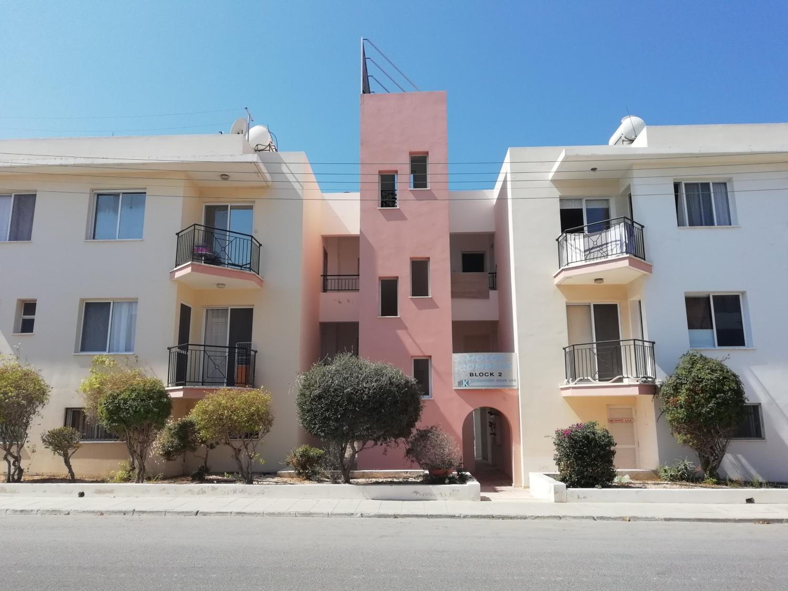 Athena and The Owl Beachside Apt