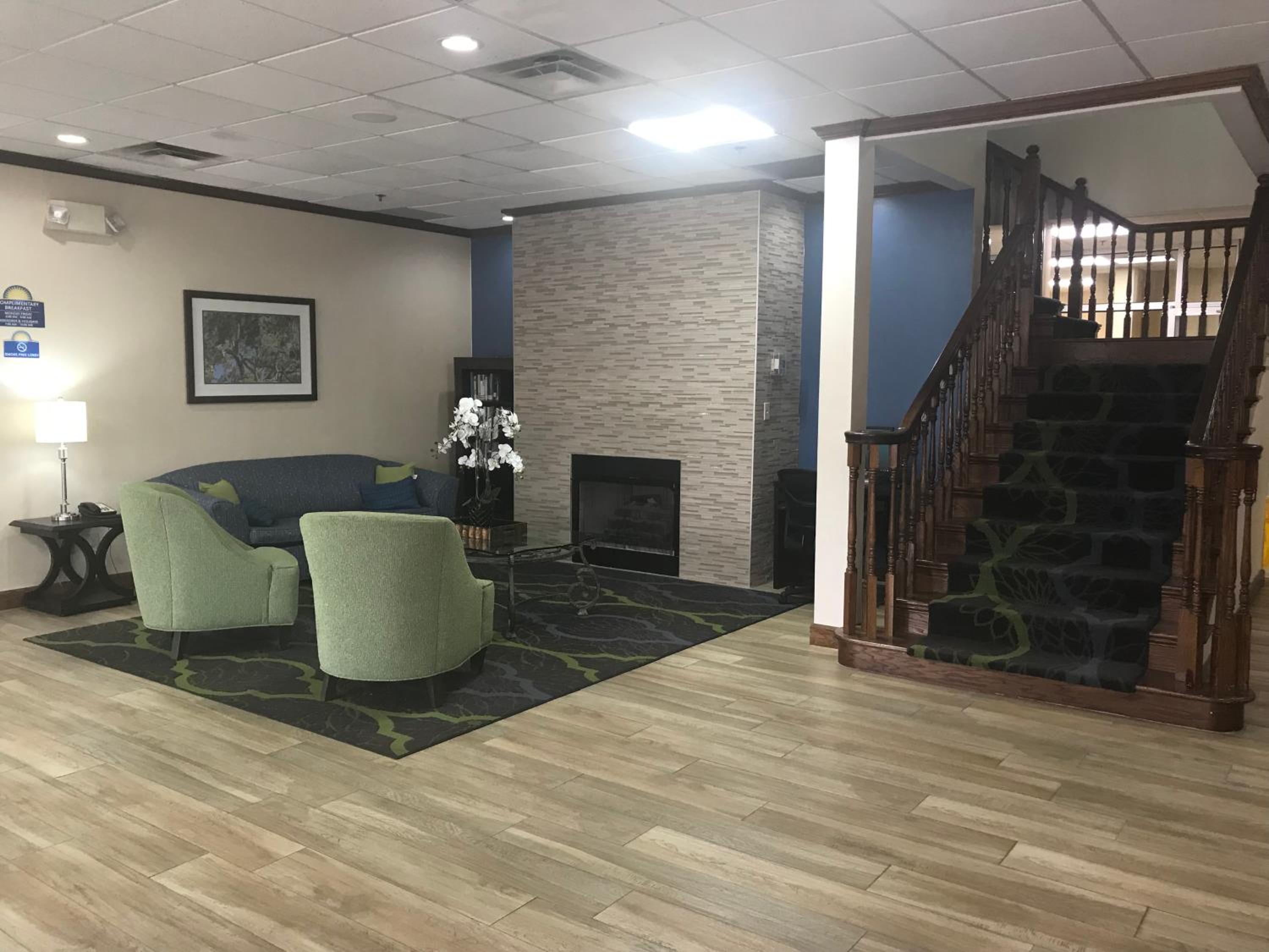 Atlanta Vacations - Days Inn  Suites by Wyndham Tucker/Northlake - Property Image 2