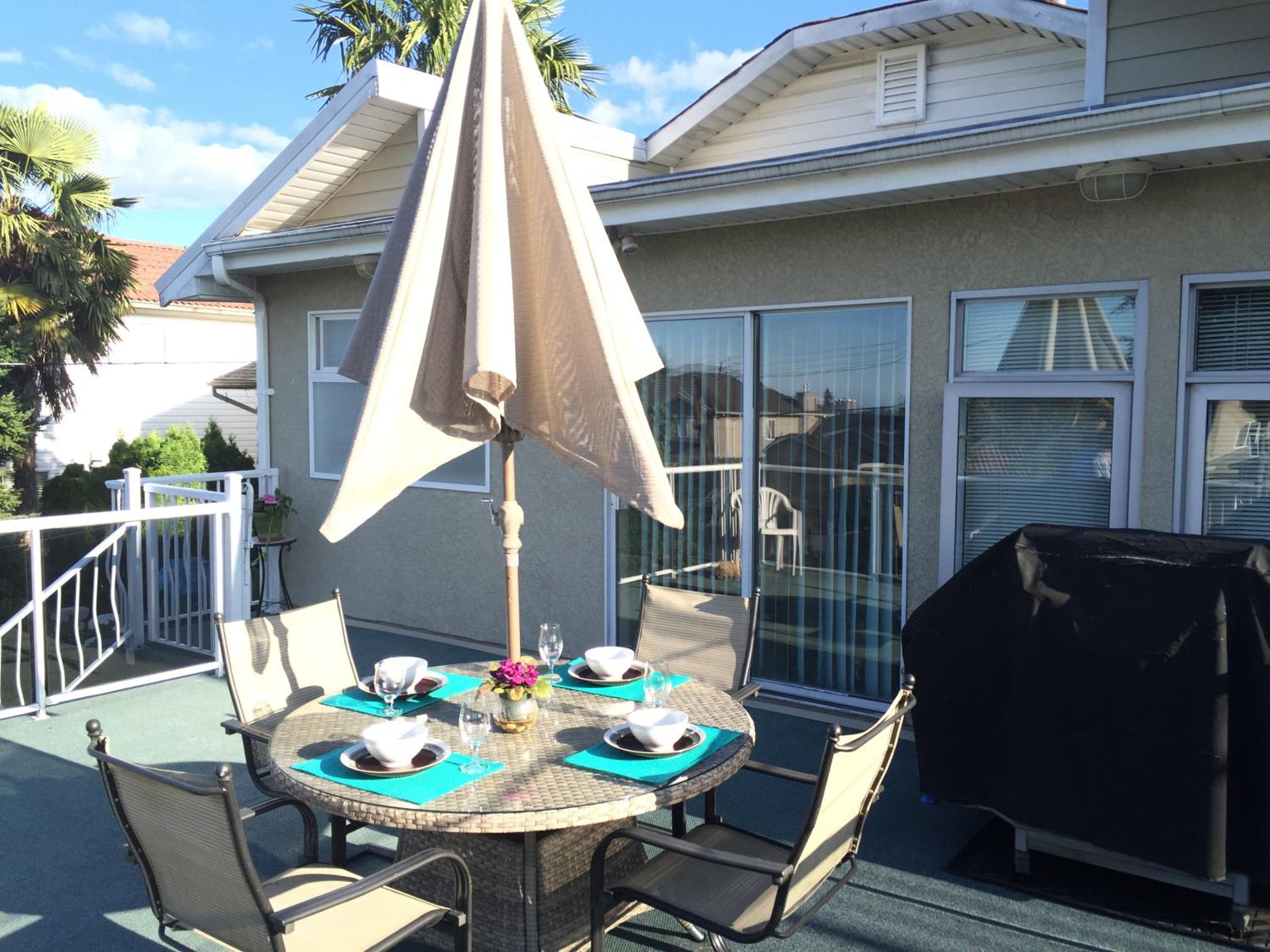 Vancouver Vacations - Cozy Bedrooms Guest House - Property Image 6