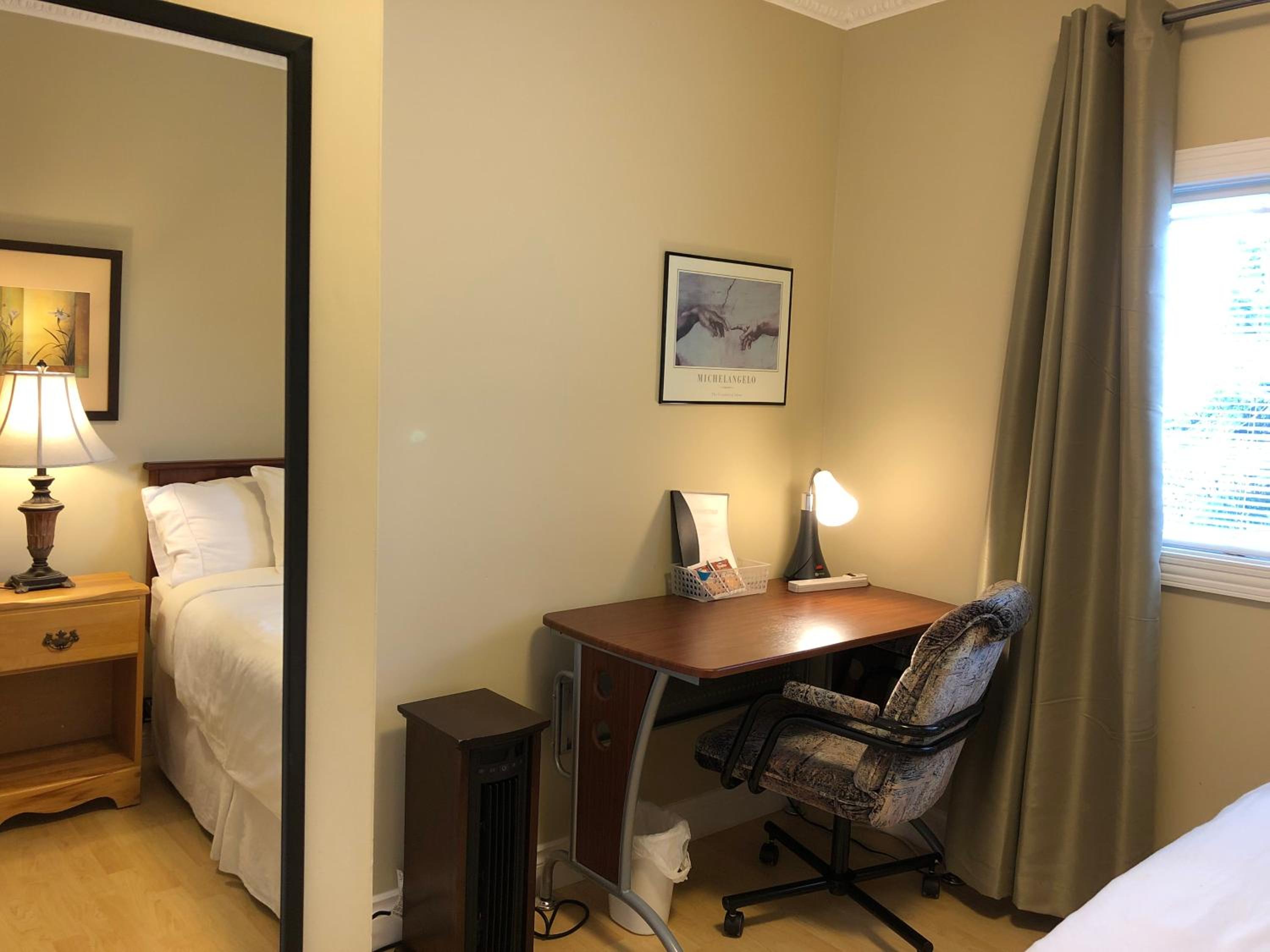 Vancouver Vacations - Cozy Bedrooms Guest House - Property Image 40