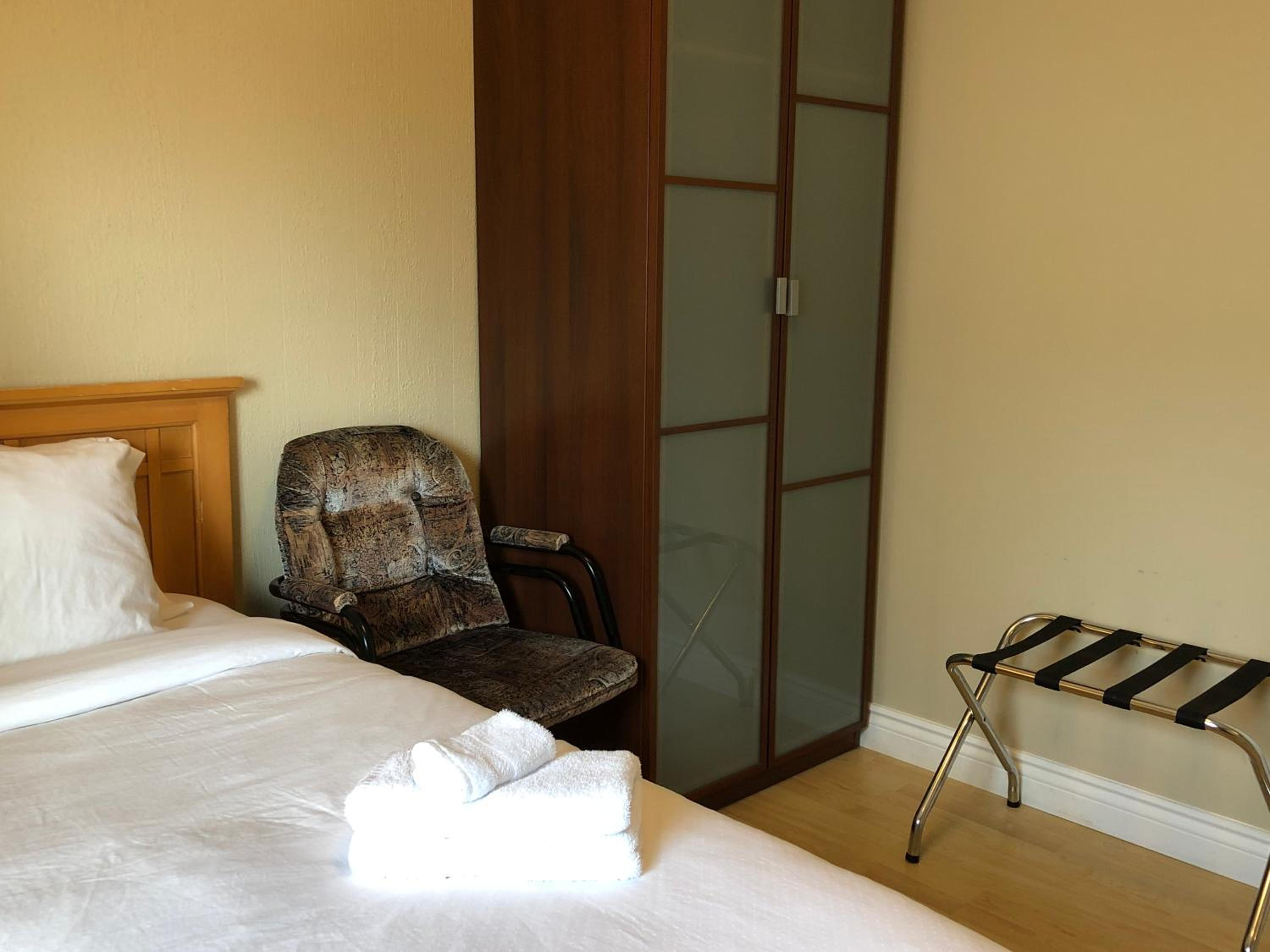 Vancouver Vacations - Cozy Bedrooms Guest House - Property Image 42
