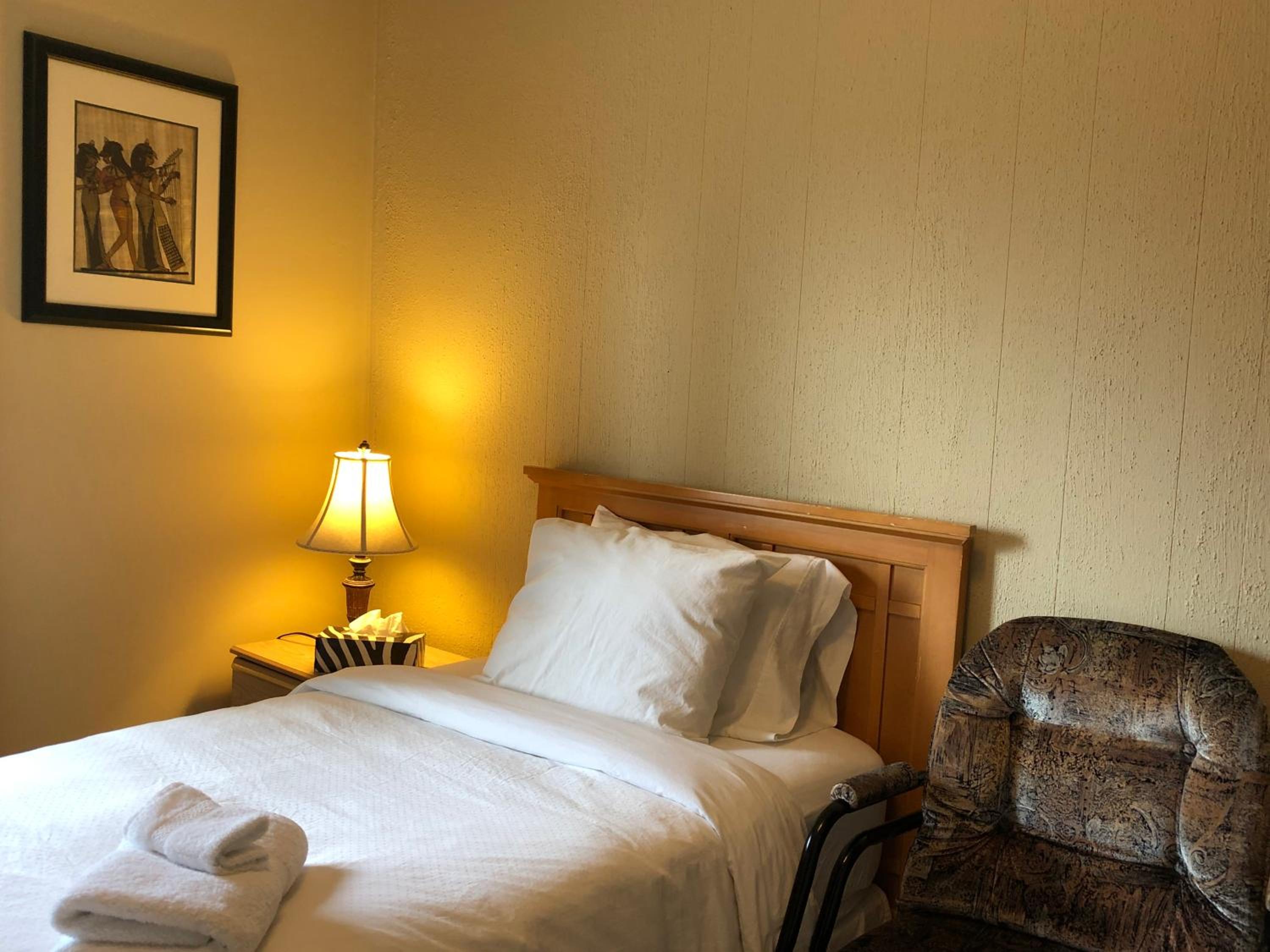Vancouver Vacations - Cozy Bedrooms Guest House - Property Image 44