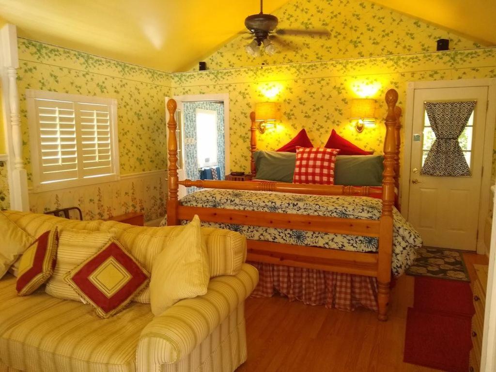 Shamrock Thistle & Crown B&B