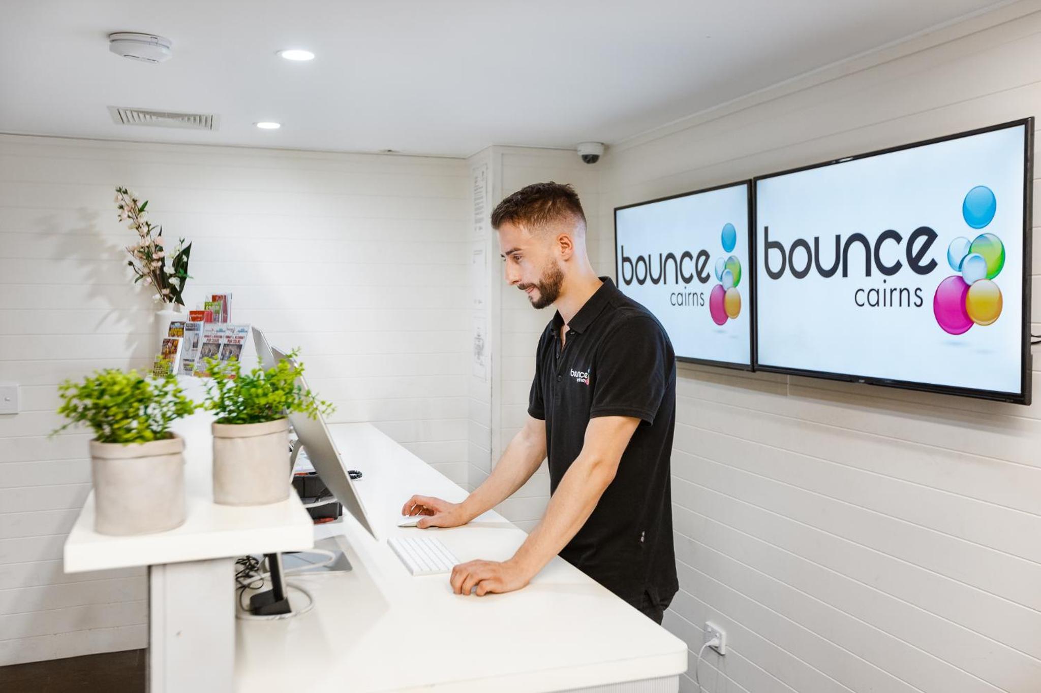 Hotel Bounce Cairns - Image 1