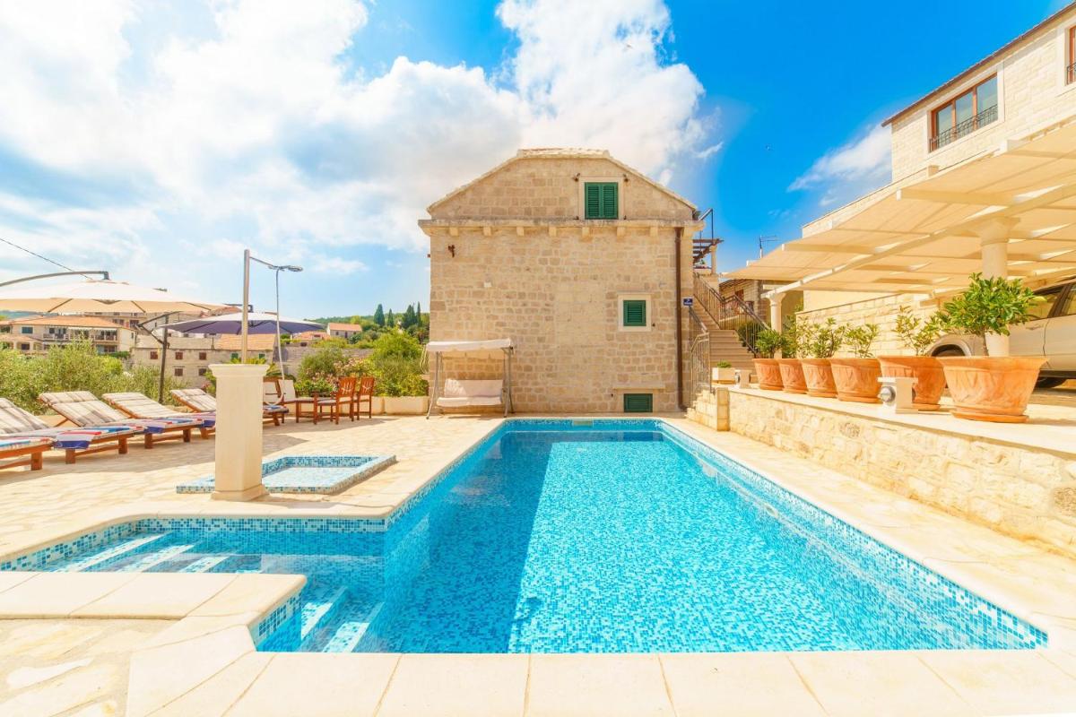 Villa Srdjan - with pool view 2