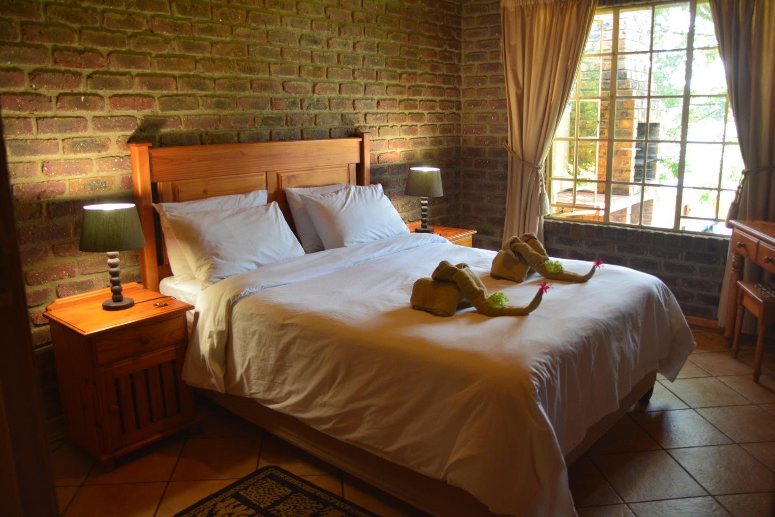 Thaba Tsweni Lodge & Safaris
