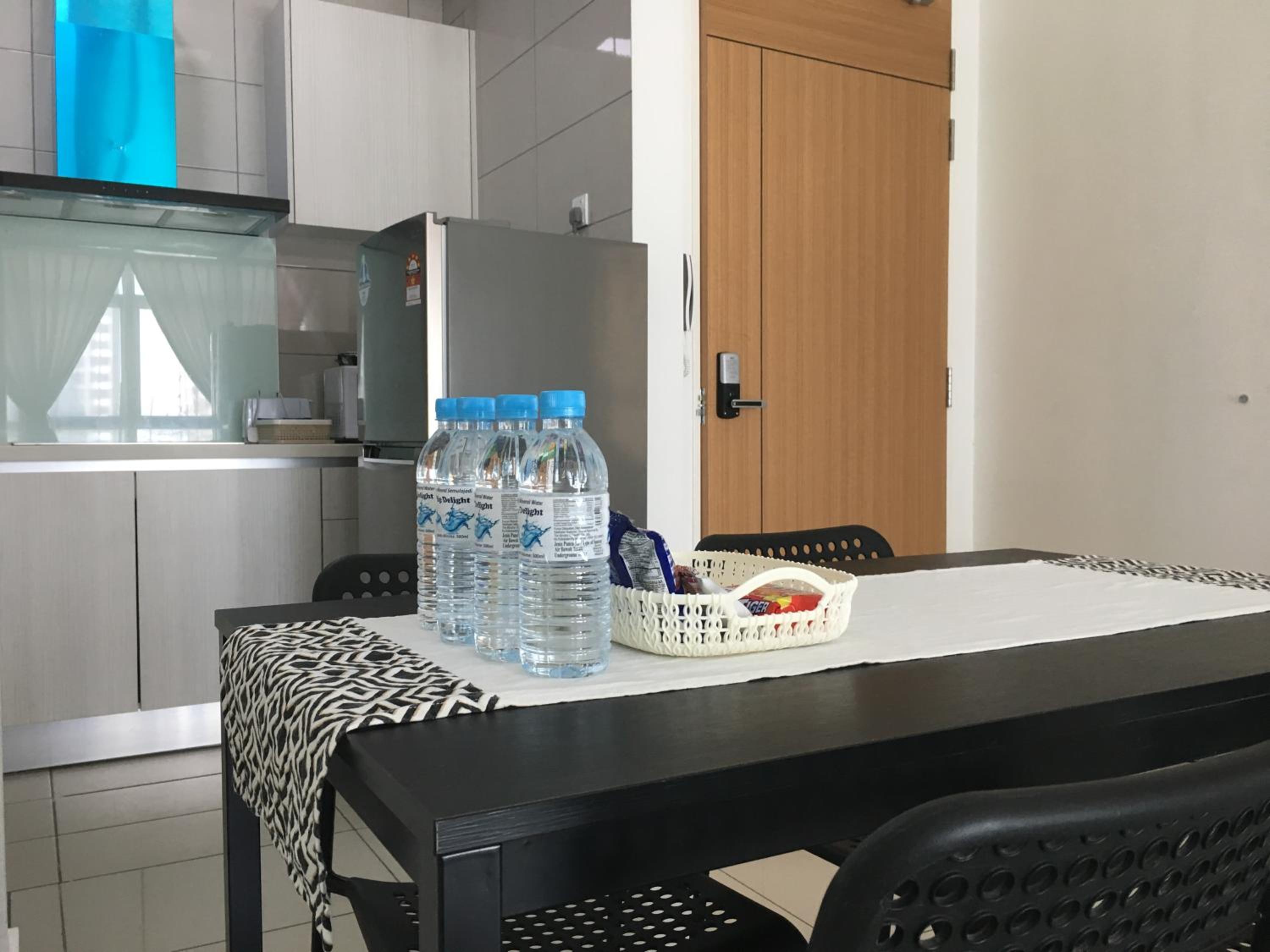IOI Conezion Iman's Home with Pool View Unit photo 2