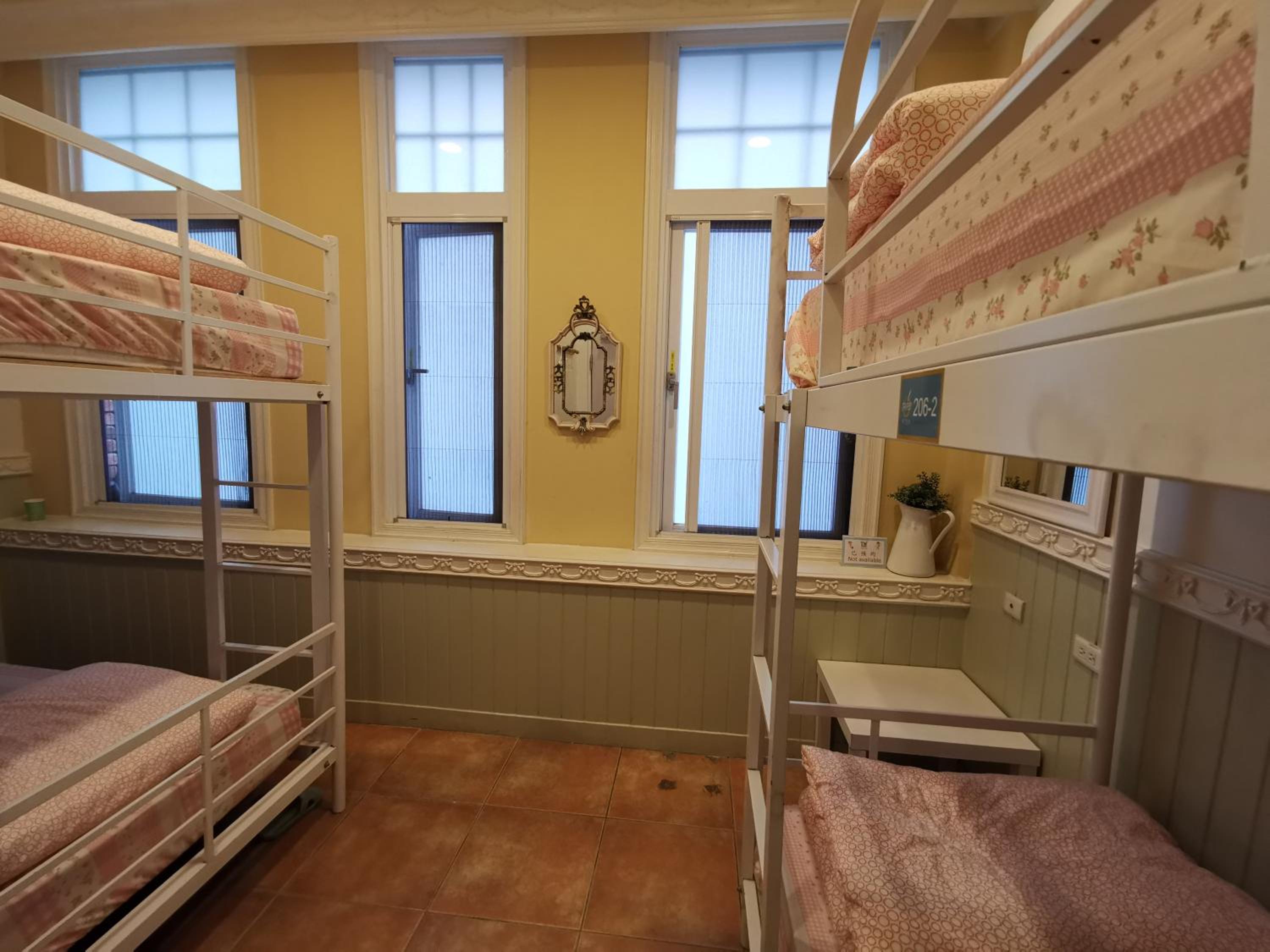 橙舍一館 TW Hostel I
