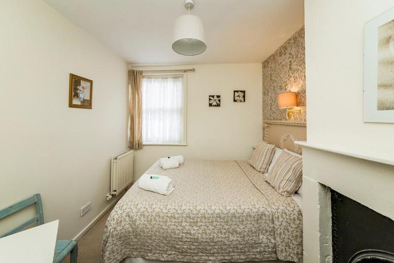 Old Kipper Cottage view 4