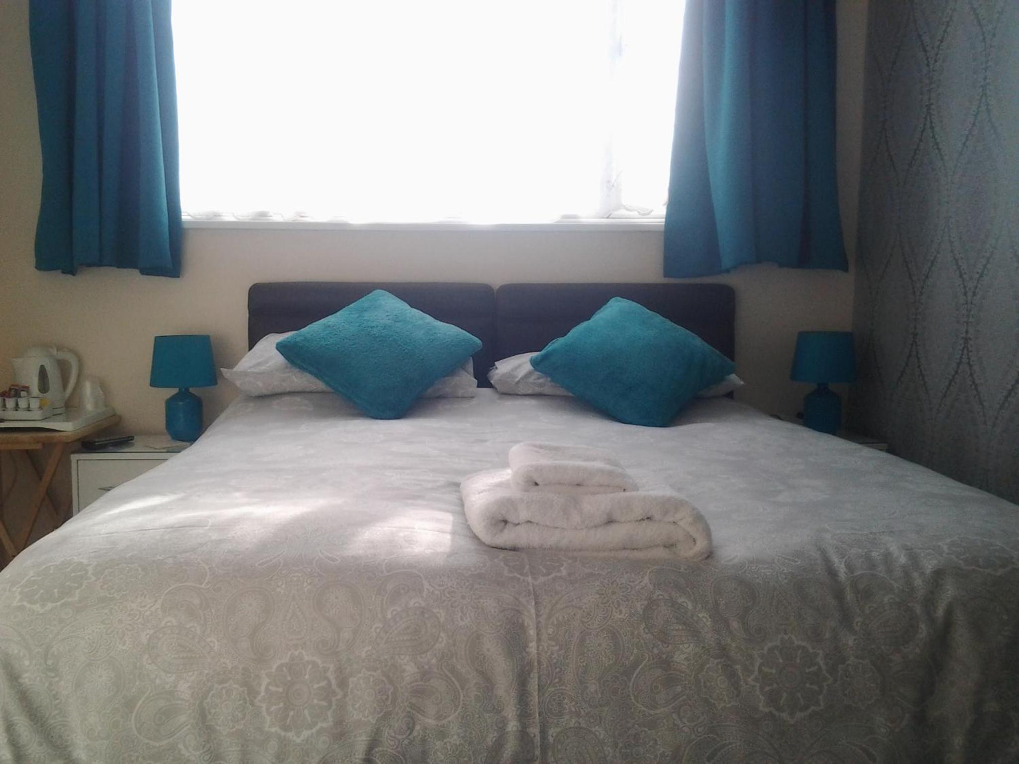OYO Twins Palms Guest House